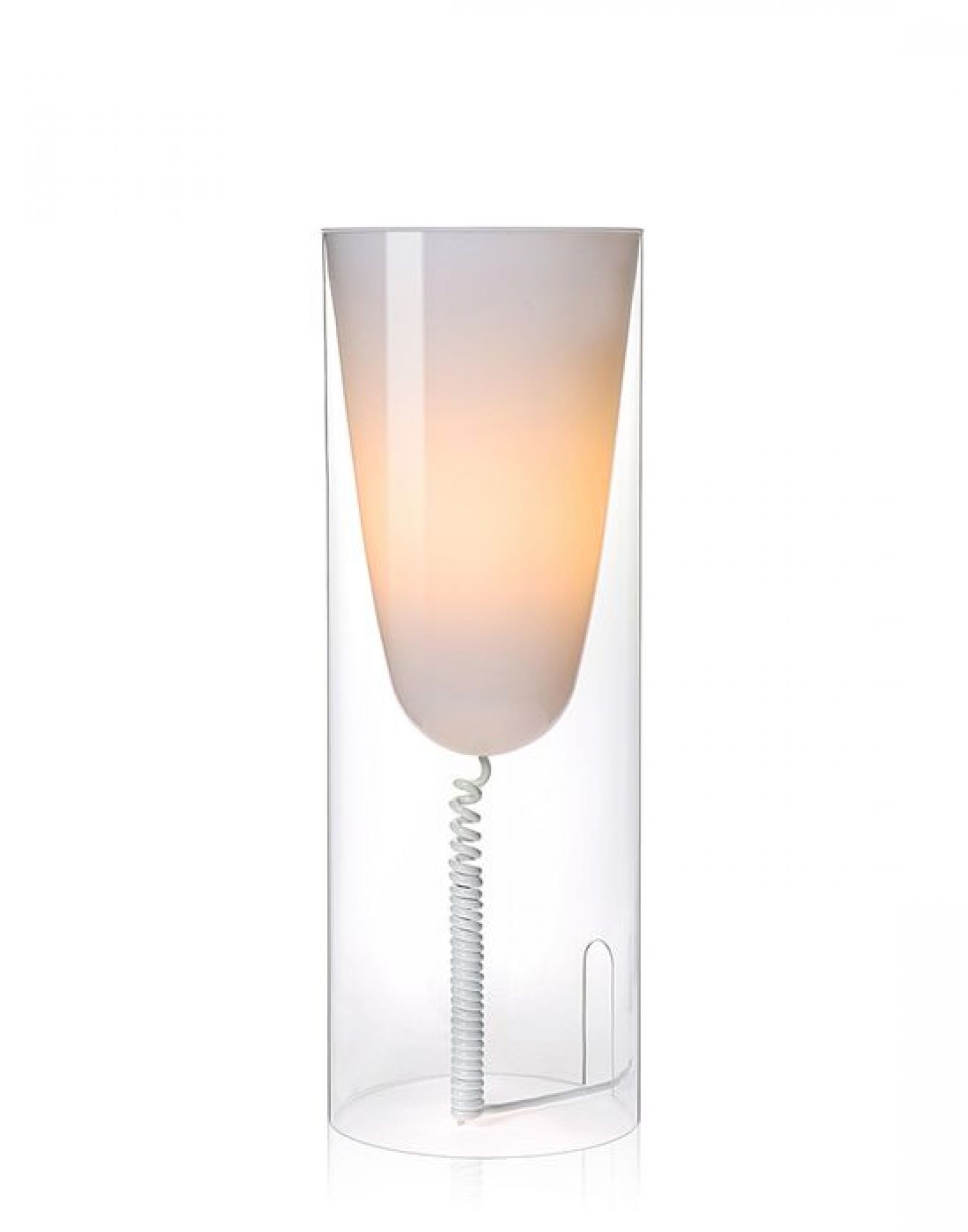 Toobe Tischleuchte von Kartell, moderne Nachttischlampe mit transparentem Lampenschirm und weißem Spiralkabel.