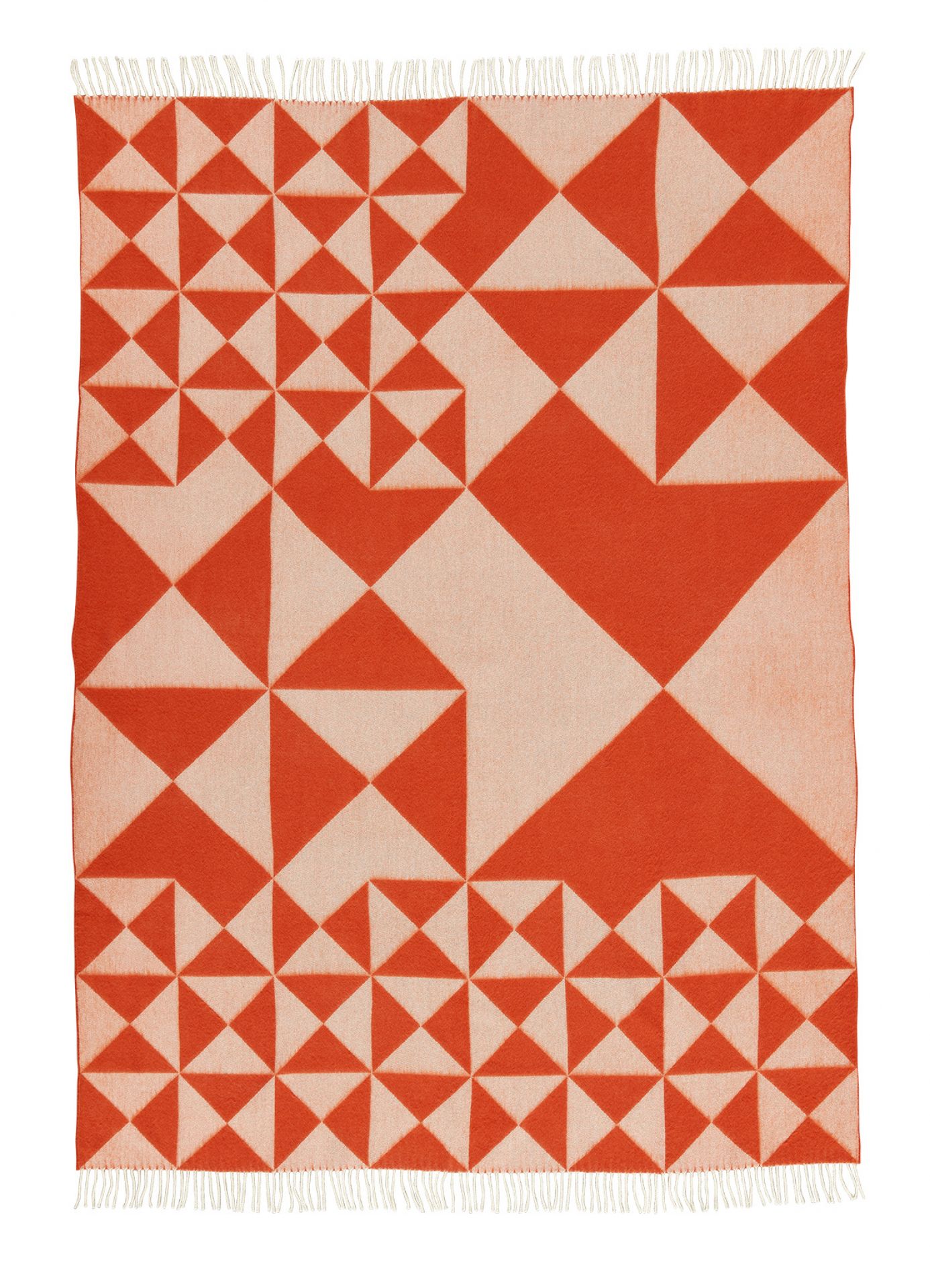 Verpan Mirror Throw Überwurf mit orangefarbenem Dreiecksmuster und Fransen, dekorative Wohndecke für Sofa und Bett.