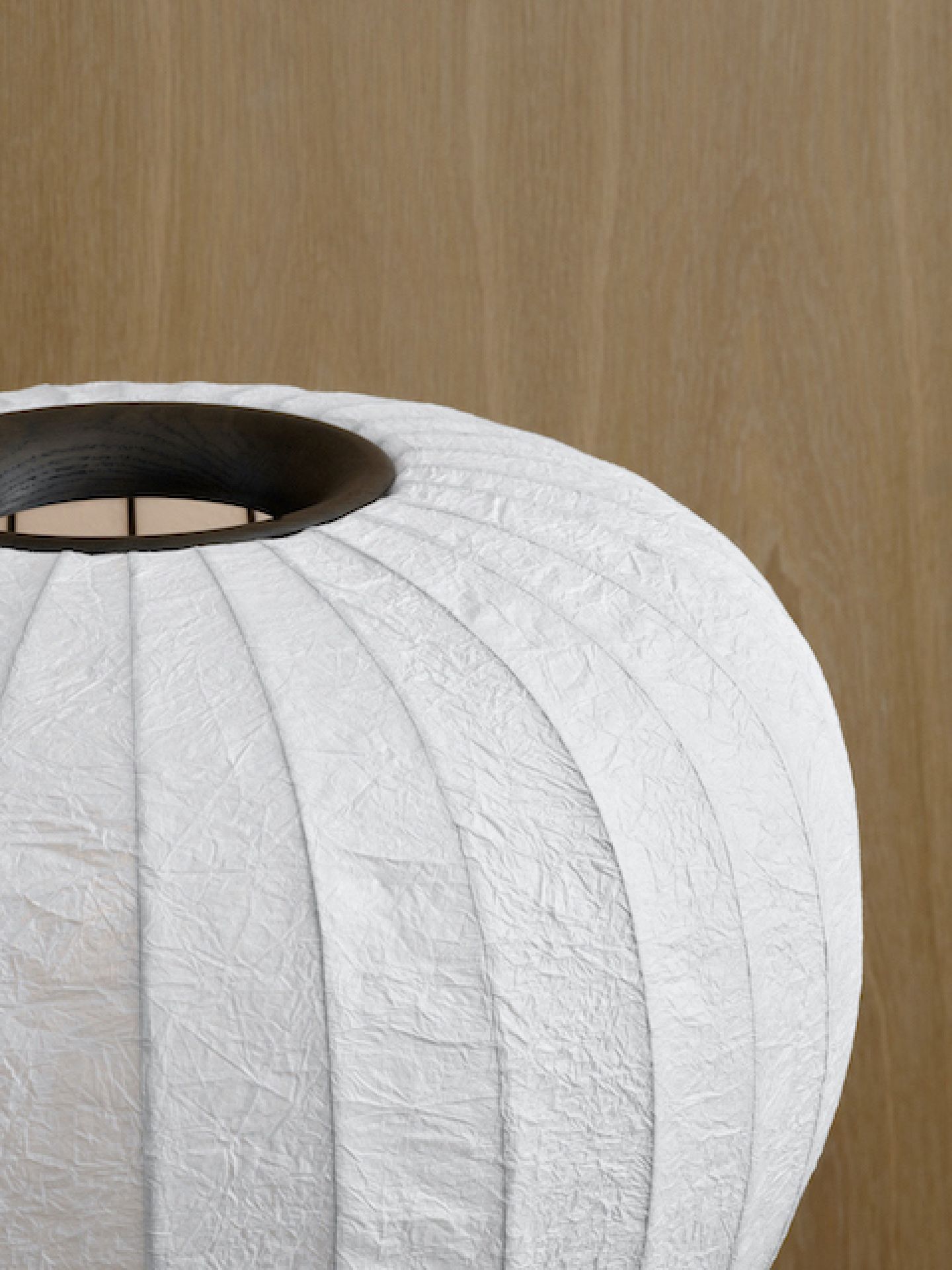 Detailaufnahme der Vipp Paper Floor Lamp Stehleuchte mit dunklem Eichenholz-Element und weißem Lampenschirm.