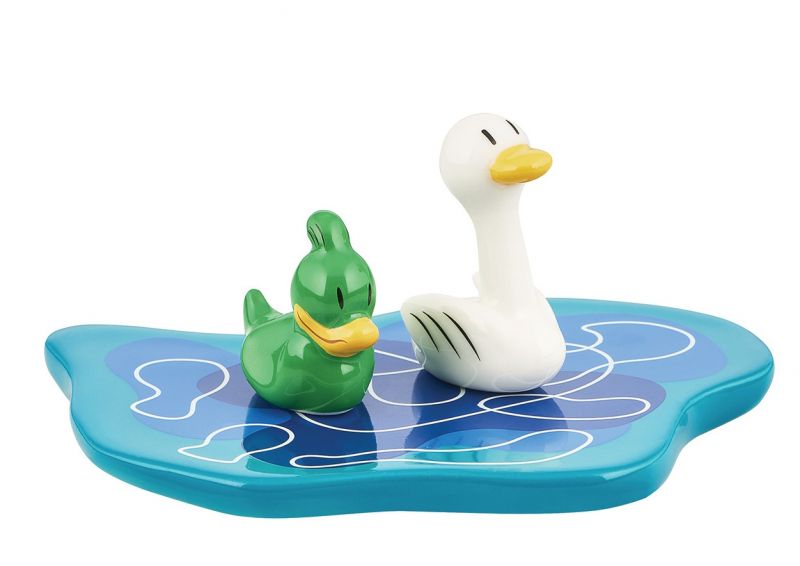 Alessi Happy Eternity Baby See Porzellanfigur: Grüne Ente und weißer Schwan auf blauem See.