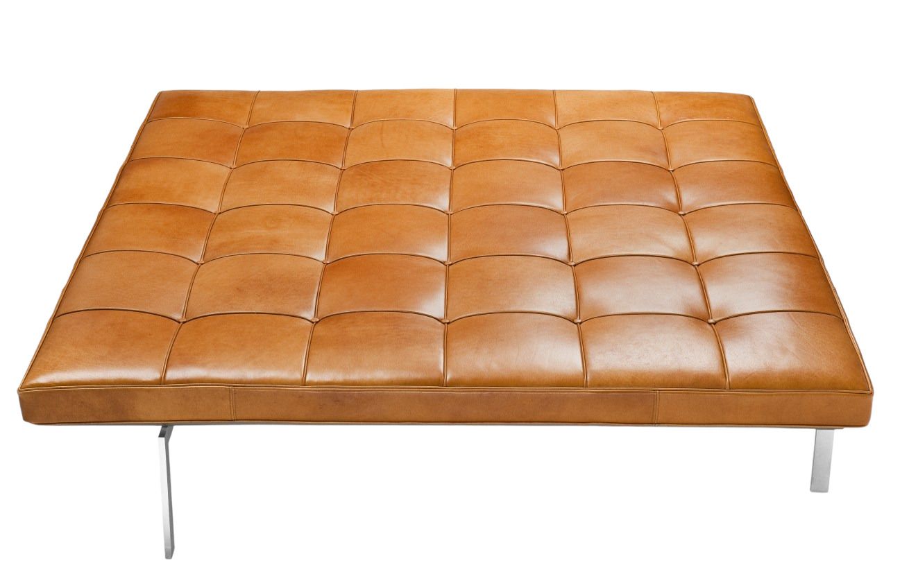 PK 81 Daybed Liege von Fritz Hansen mit braunem Lederbezug und Stahlgestell.