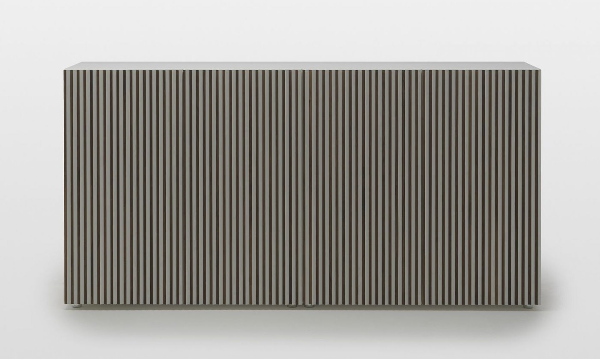 Leon Decor Anrichte mit vertikal gerippter Front in Grau und Braun, modernes Sideboard für Wohnzimmer.