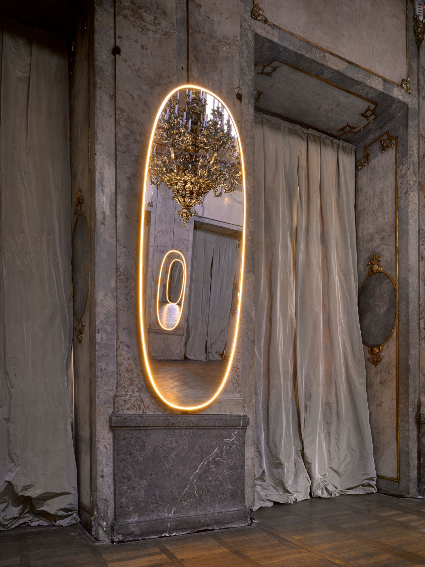 La Plus Belle Wandleuchte / Lichtspiegel Flos