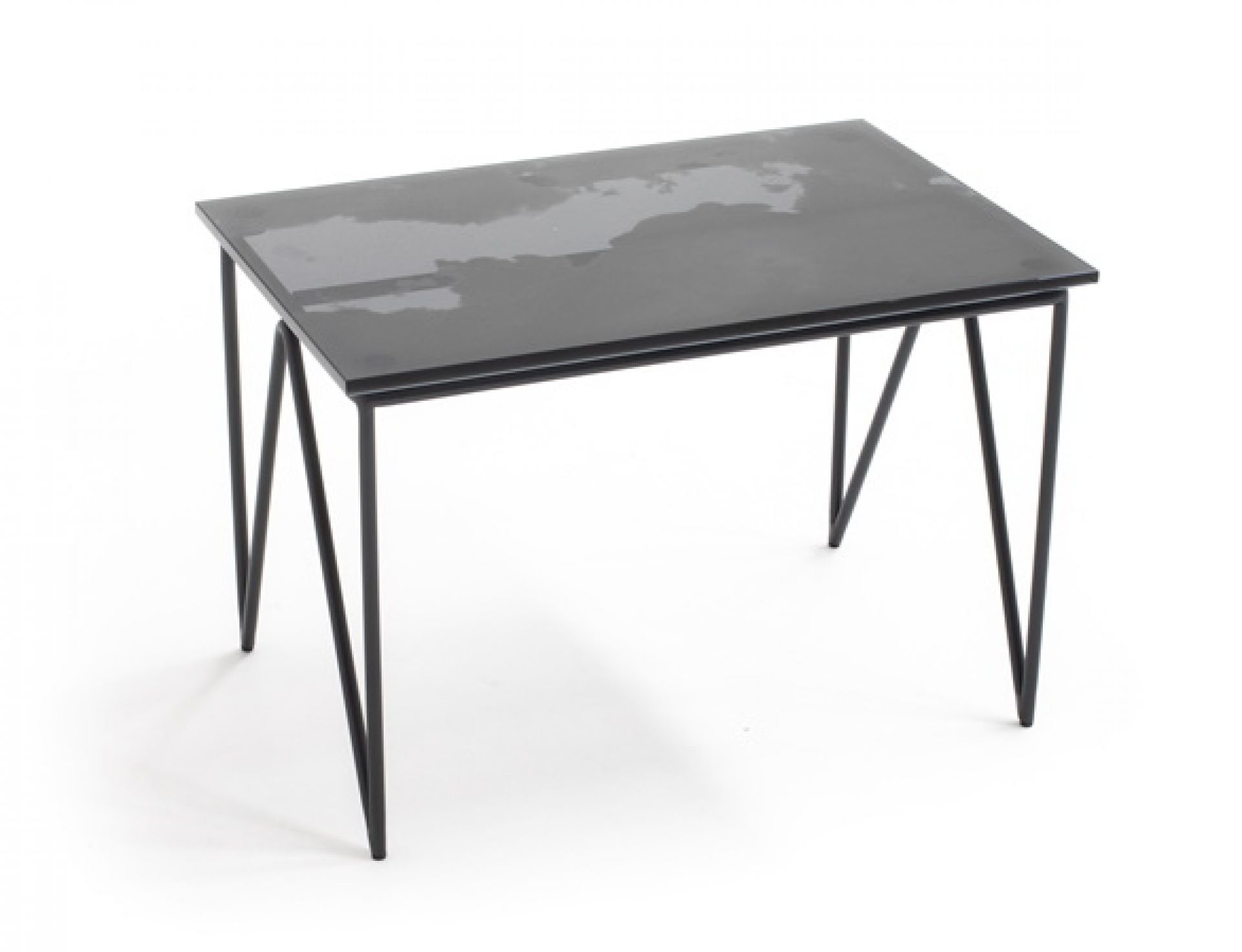 AeroZeppelin Tisch von Moroso Diesel, schwarze Tischplatte mit Metallgestell, modernes Design.