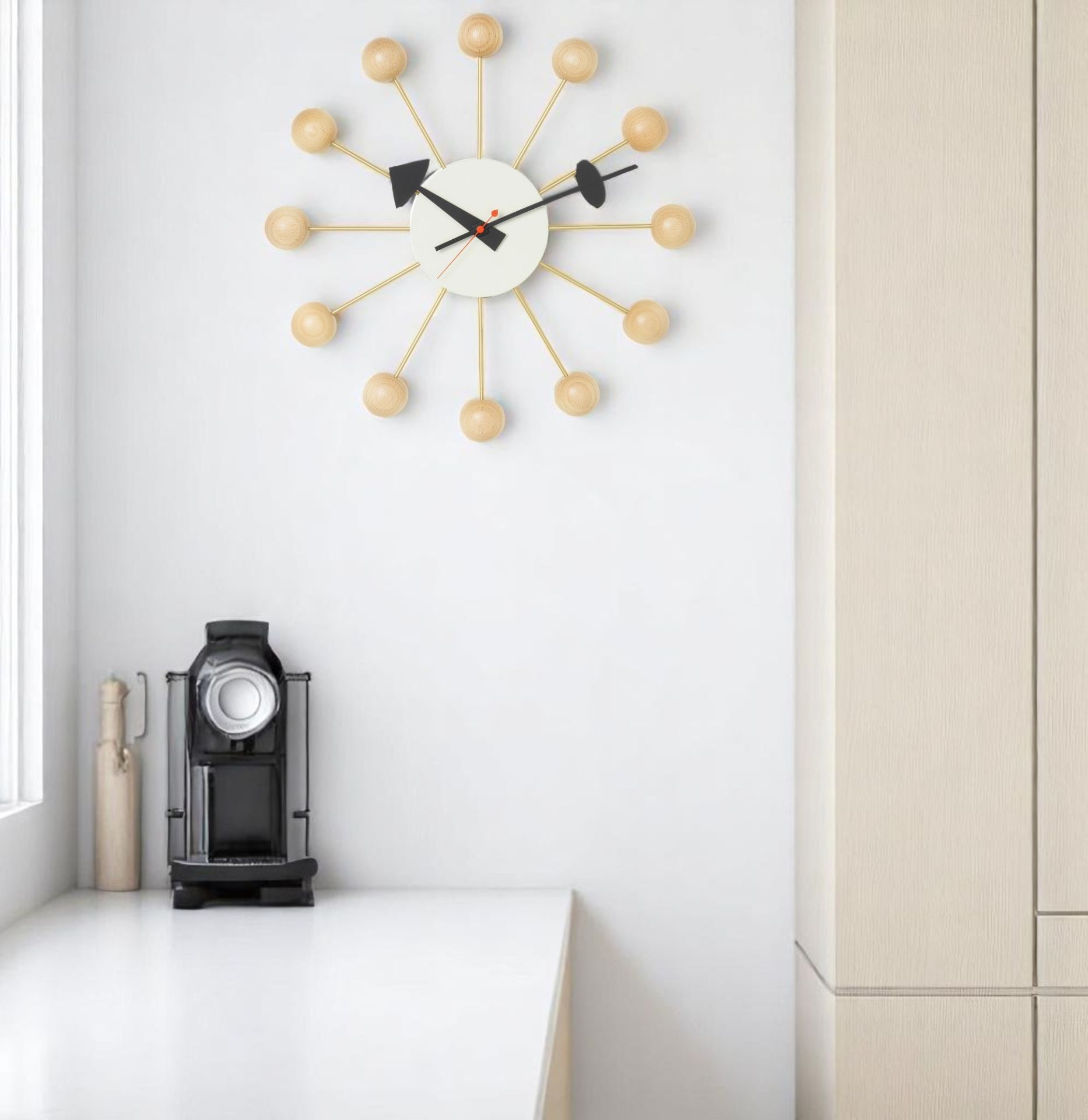 Ball Clock Wanduhr Buche natur Vitra