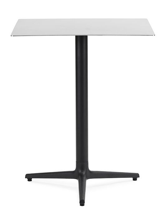 Allez Tisch von Normann Copenhagen, quadratischer Kaffeetisch mit weißer Tischplatte und schwarzem Fuß.