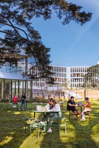 Bolder 3-Sitzer-Tisch mit Sitzflächen Outdoor Fermob MÄNGELEXEMPLAR