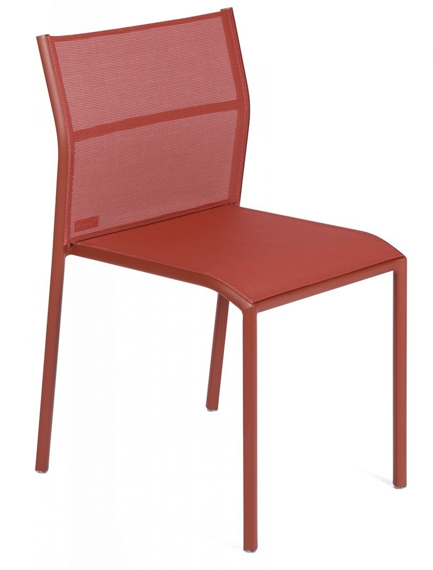 Cadiz Stuhl von Fermob für den Außenbereich, rotbrauner Metallstuhl mit luftdurchlässiger Sitzfläche und Rückenlehne.