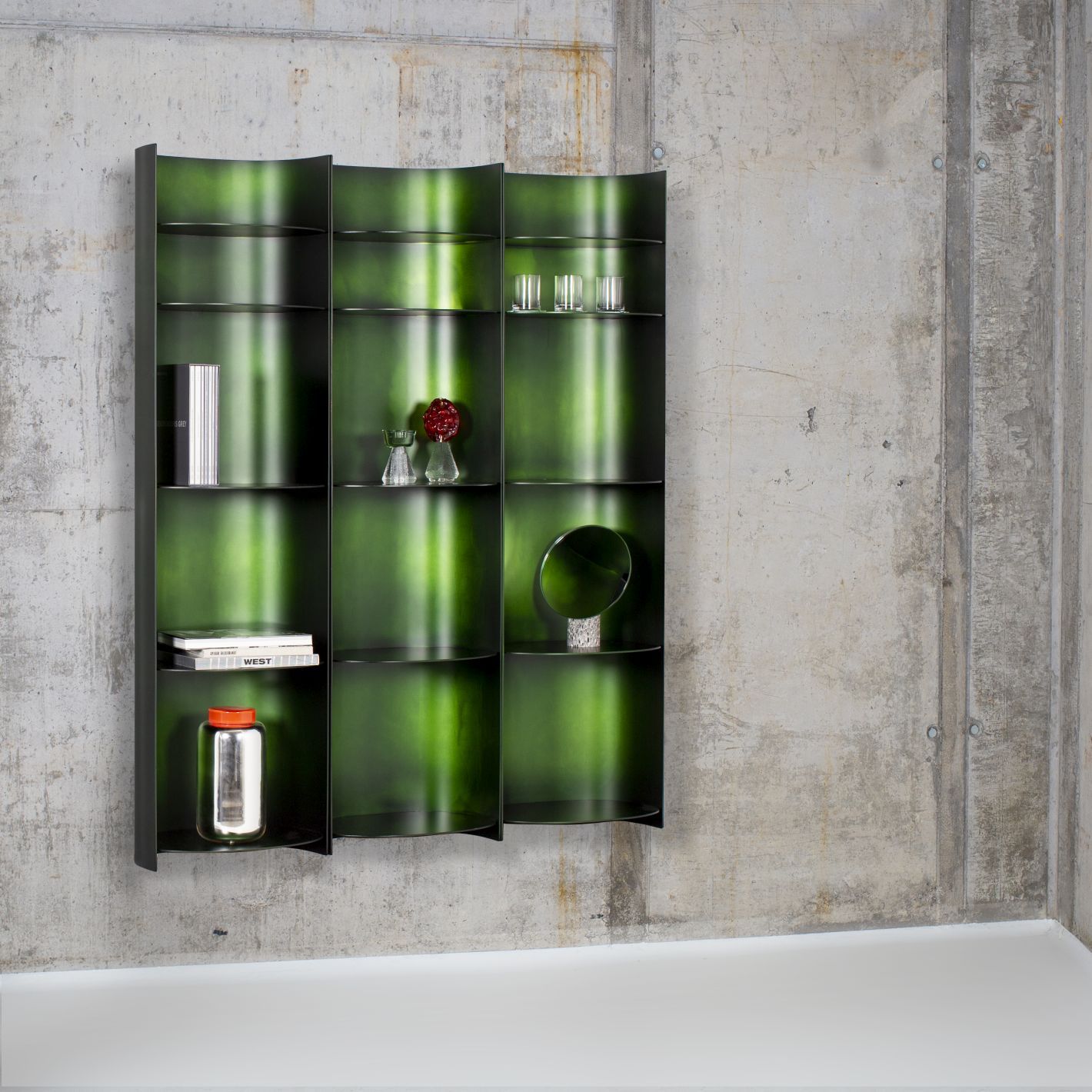 Como Regal in Fango Grün: Wandregal mit Ablagen, modernes Design, für Wohnraum und Büro.