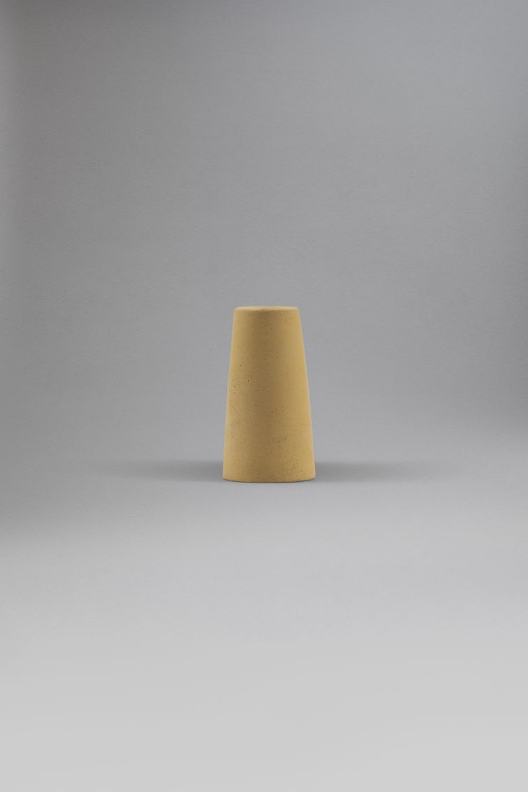 Aki Jr Stifthalter aus Zement B-Line