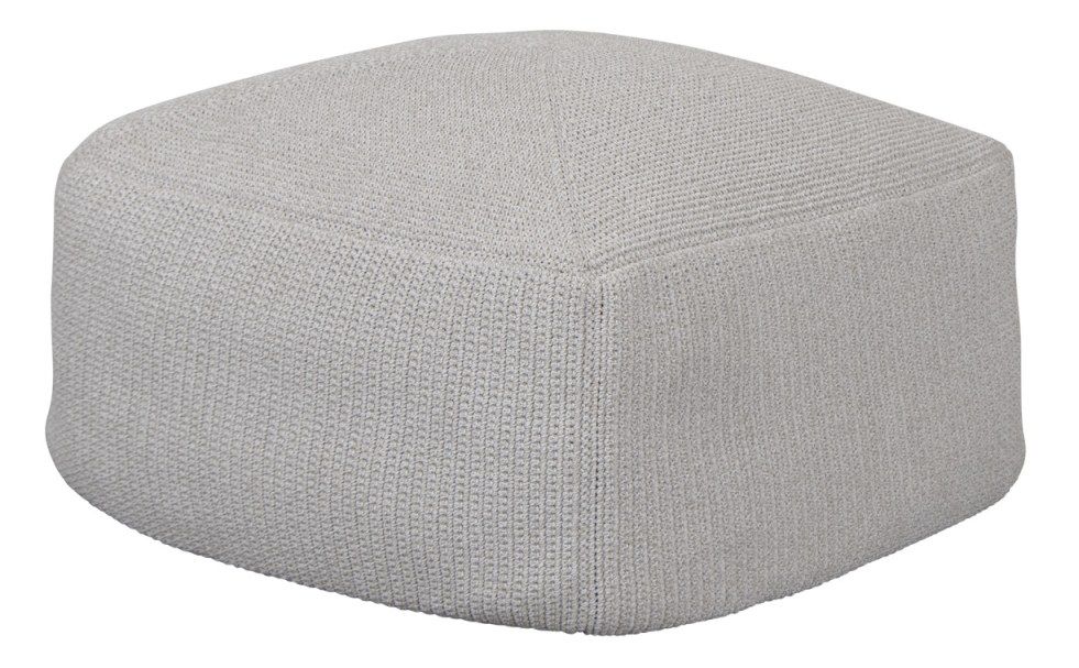 Sandfarbener, quadratischer Cane-Line Hocker für den Außenbereich. Bequemer Outdoor Sitzhocker aus wetterfestem Material.