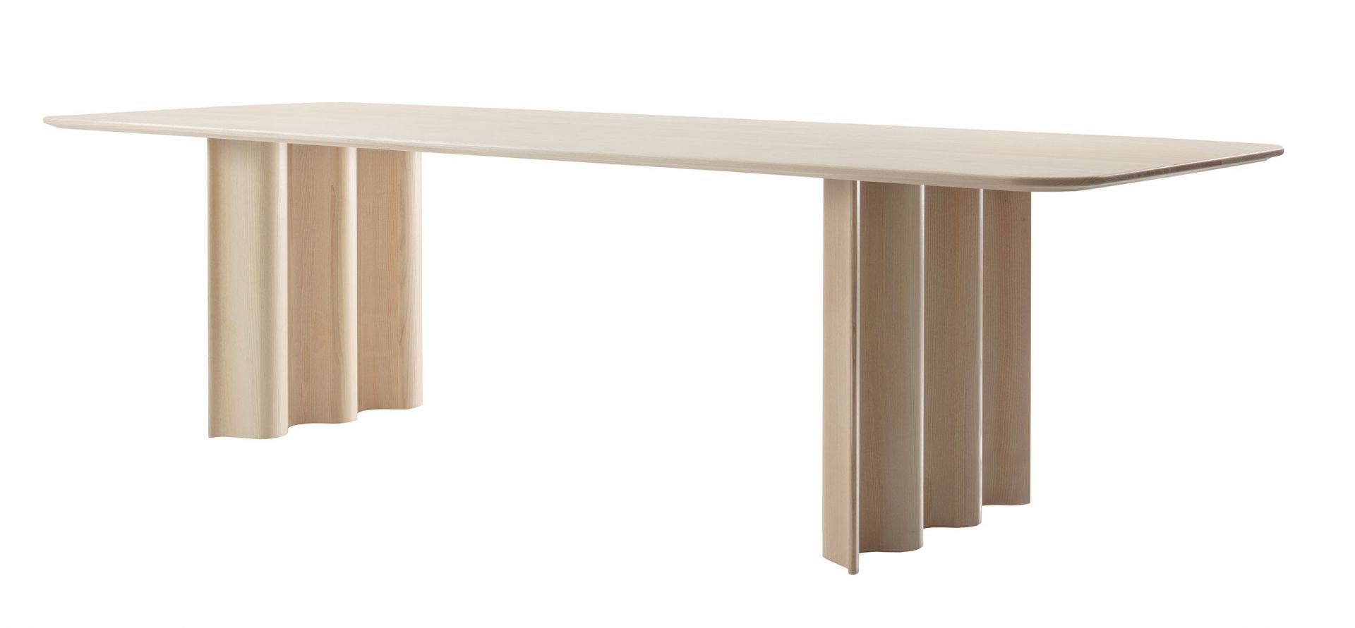 Curtain Tisch: Rechteckiger Esstisch aus hellem Holz mit geriffelten Beinen, modernes Design.