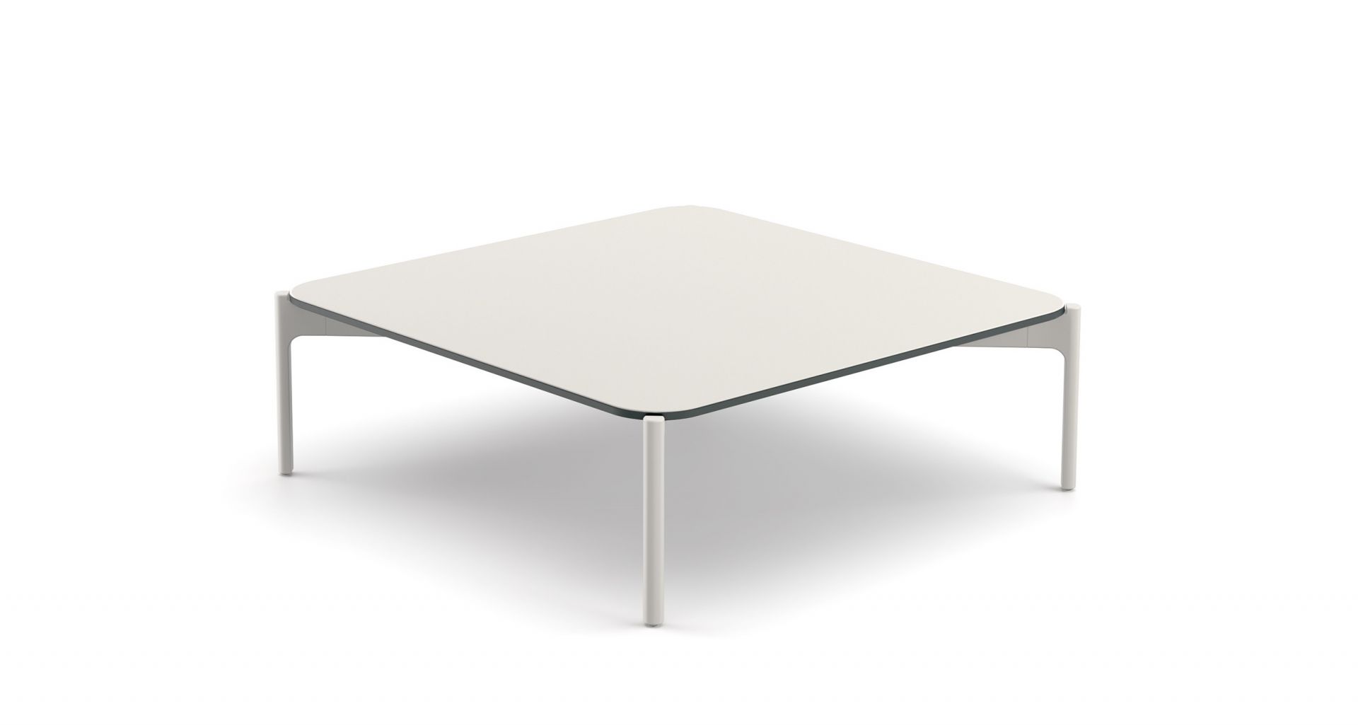 Izon Kaffeetisch von Dedon, 80x80cm, mit quadratischer Tischplatte und schlanken, weißen Beinen.