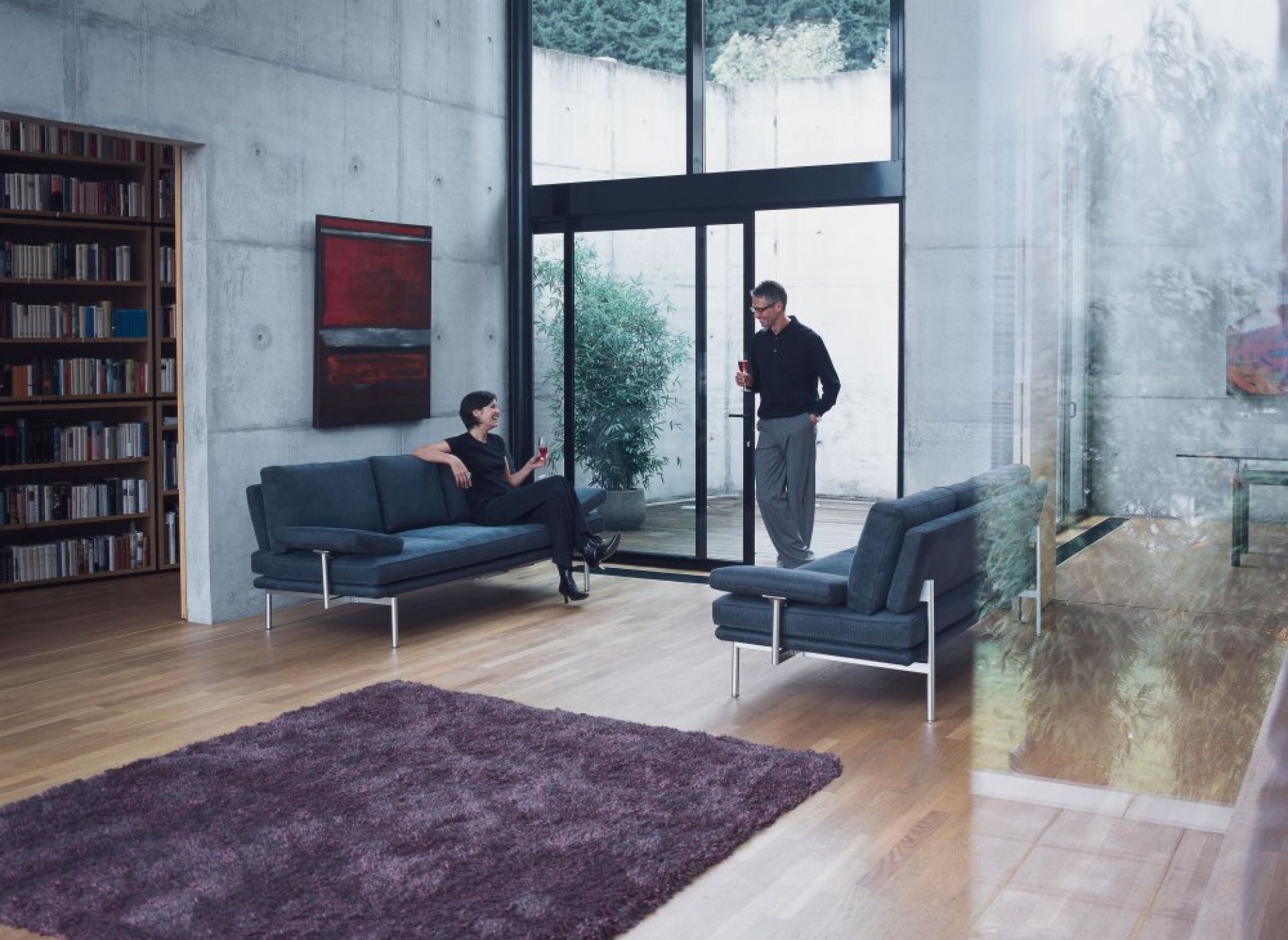 LIVING PLATFORM Sofa mit zwei Funktionsarmlehnen Walter Knoll