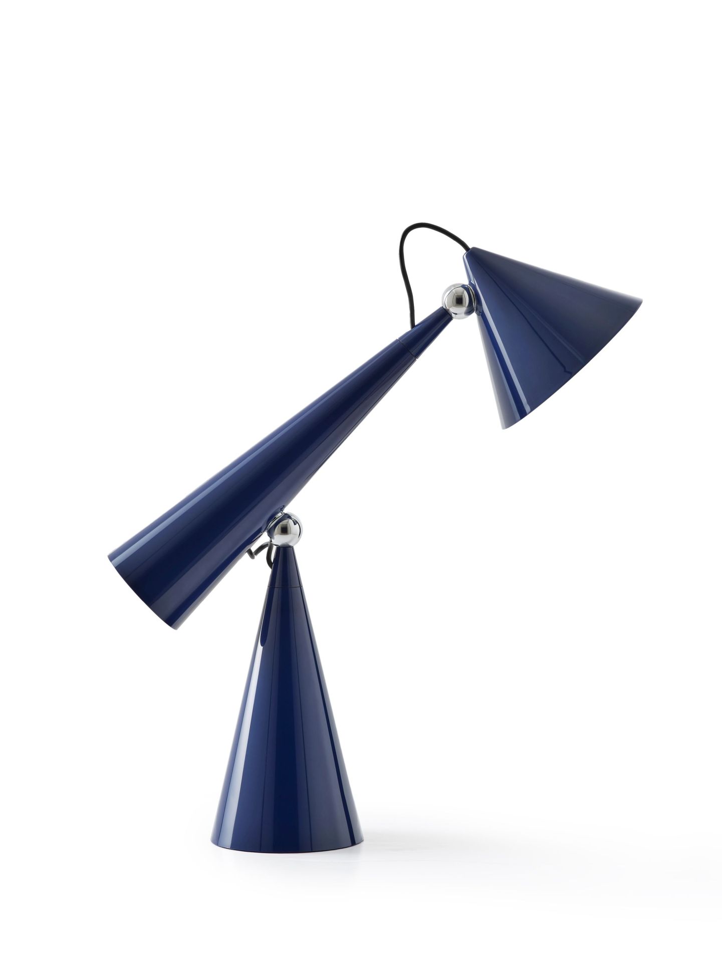 Nahaufnahme der Pose Task Light LED Tischleuchte Indigo von Tom Dixon.