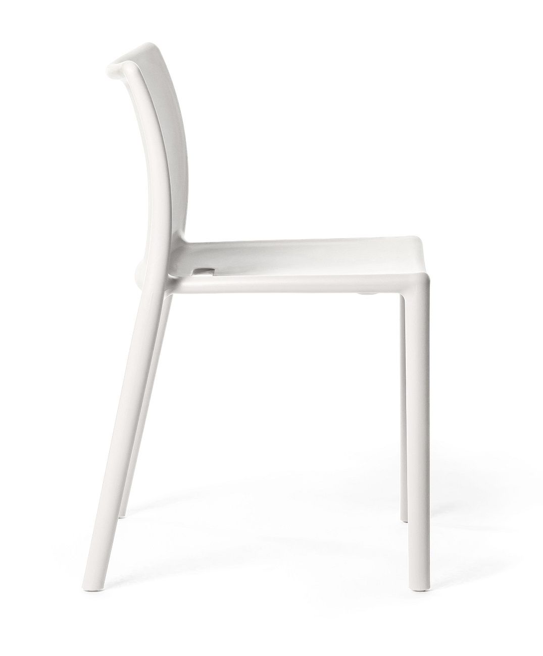 Weißer Air Chair Stuhl von Magis, geeignet für drinnen und draußen, Seitenansicht. Moderner Designstuhl.