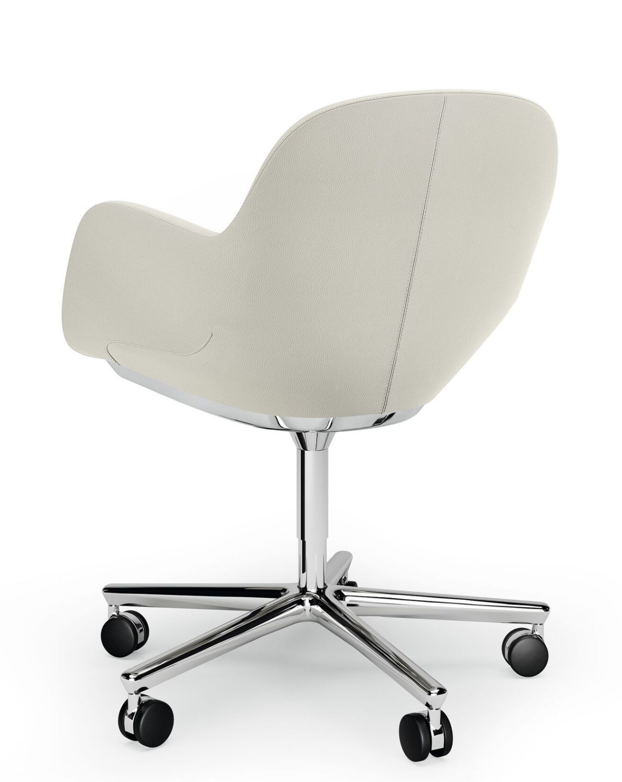 Rückansicht des Sheru Stuhls mit Rollen, Lederbezug in Creme und Chromgestell. Bürostuhl.