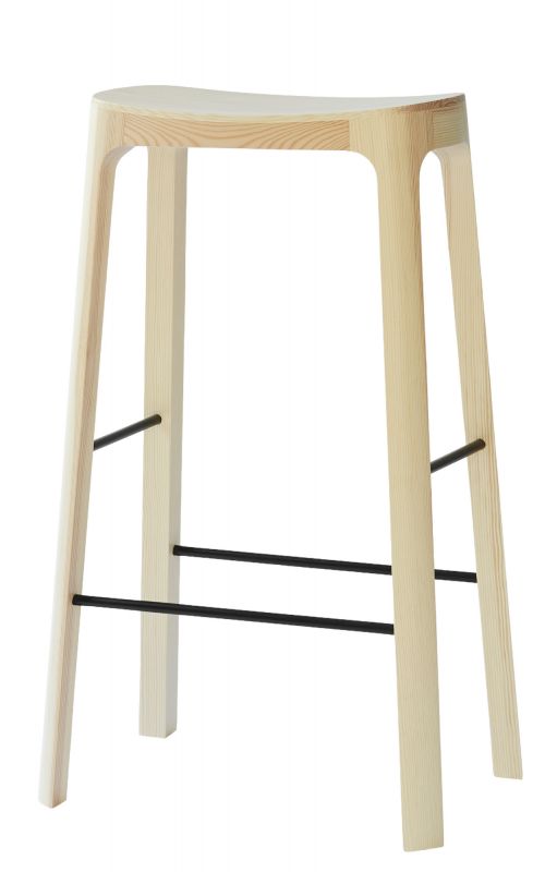 Crofton Barstool: Moderner Barhocker aus hellem Holz mit schwarzen Metallstreben für die Füße.