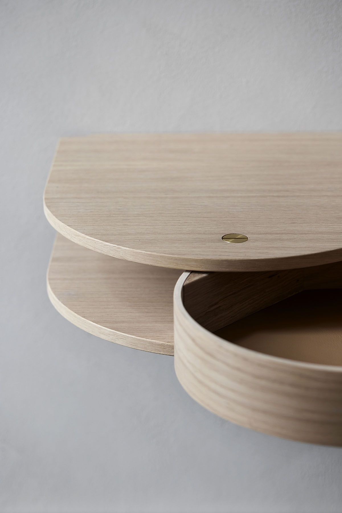 Valet Wandschublade aus geräucherter Eiche von Northern, modernes Wandregal mit Schublade für Schlafzimmer und Flur.