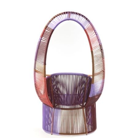 Cartagenas Reina Chair: Moderner Outdoor-Sessel aus farbigem Seilgeflecht, ideal für Garten und Terrasse.