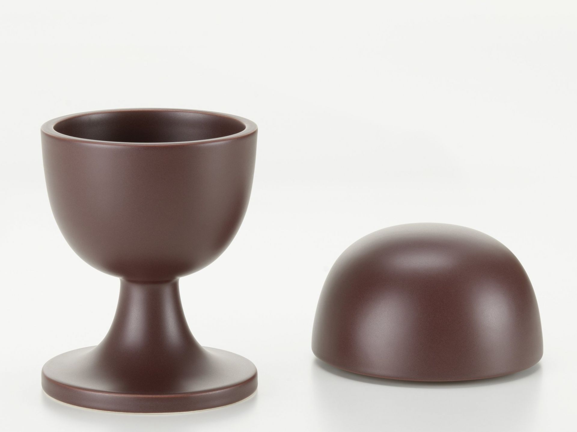 Keramikbehälter Vitra Creme: Kelchförmiger Behälter mit Deckel, braun, modernes Design.