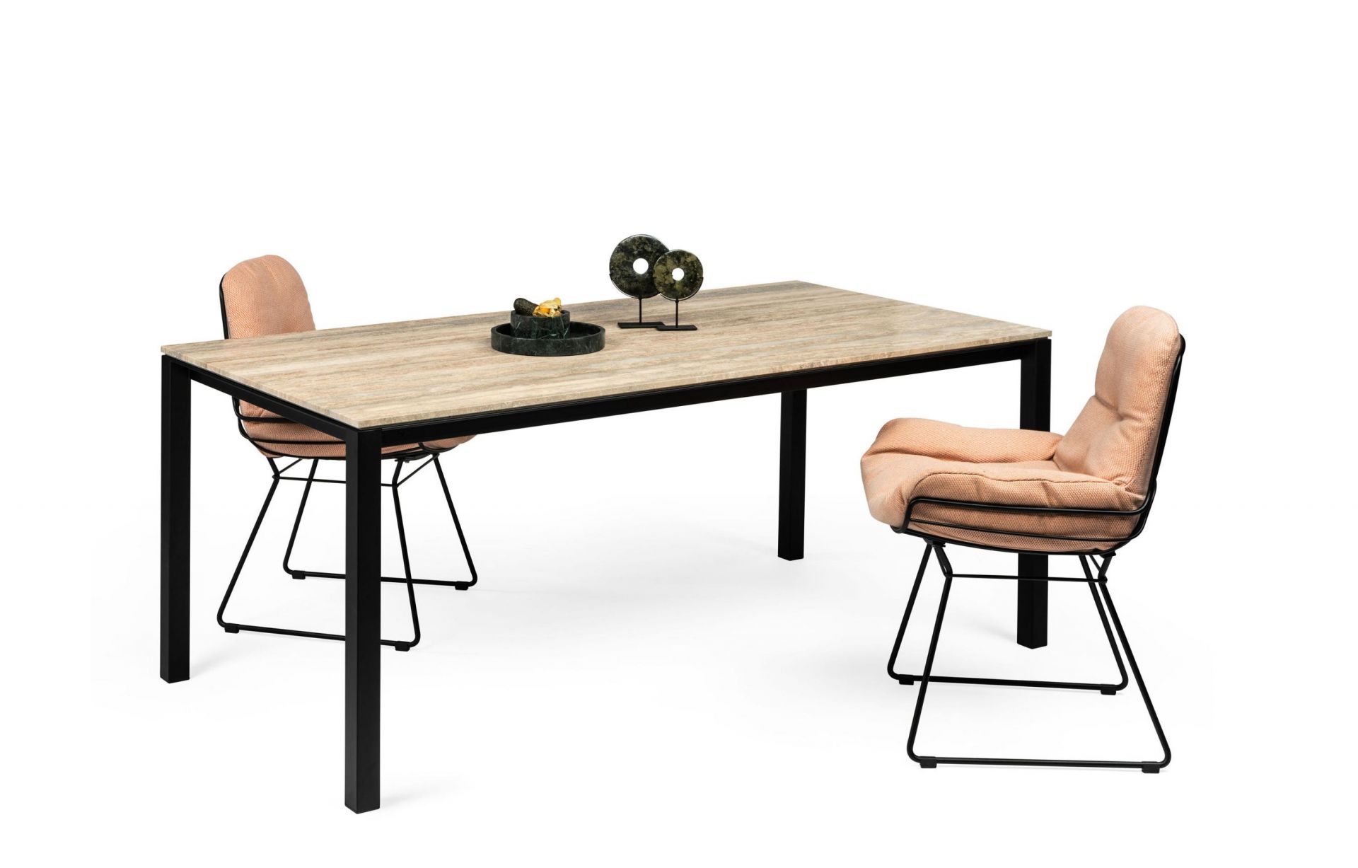 S 600 Janua Outdoor Tisch mit Steinplatte und zwei Stühlen auf weißem Hintergrund.