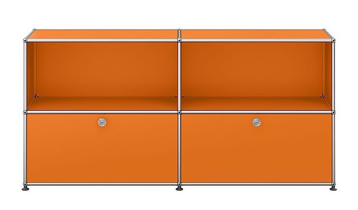 USM Haller Sideboard in Reinorange mit zwei Klappen und modularem Design für stilvolle Aufbewahrung.