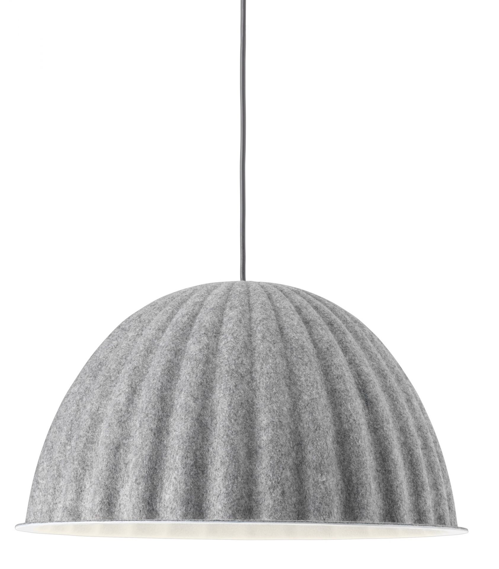 Graue Under The Bell Pendelleuchte von Muuto mit filzähnlicher Textur und sanftem Lichtschein.