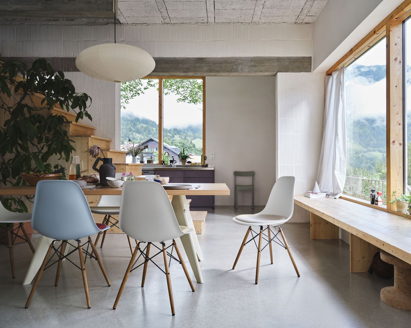 Eames Fiberglass Chair DSW Stuhl Vitra