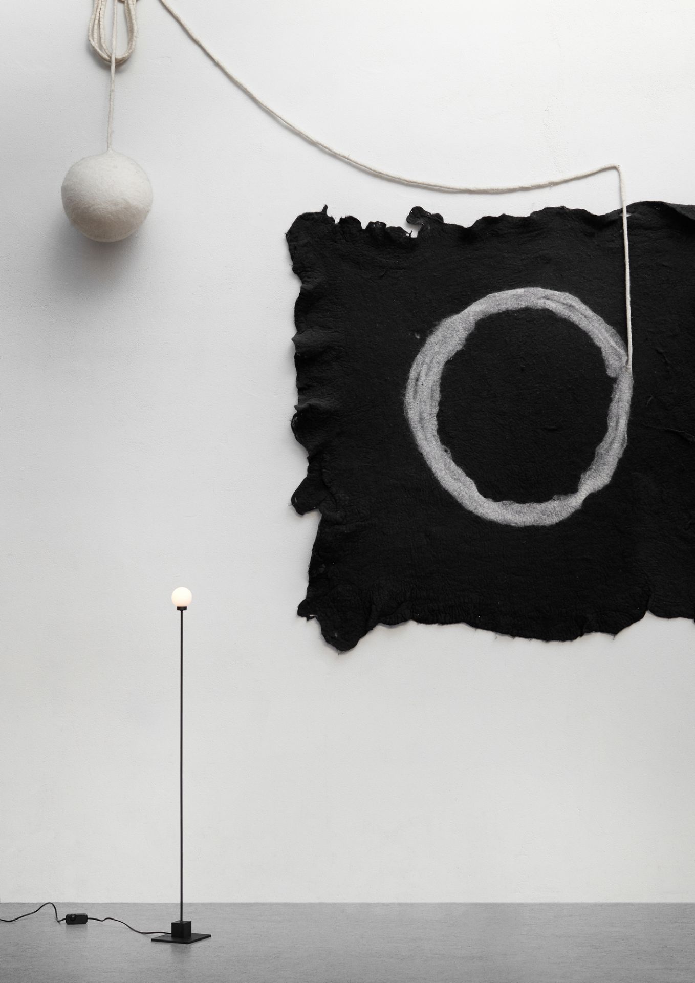 Snowball Floor LED Stehleuchte Northern: Moderne Stehlampe mit minimalistischem Design und warmem Licht.