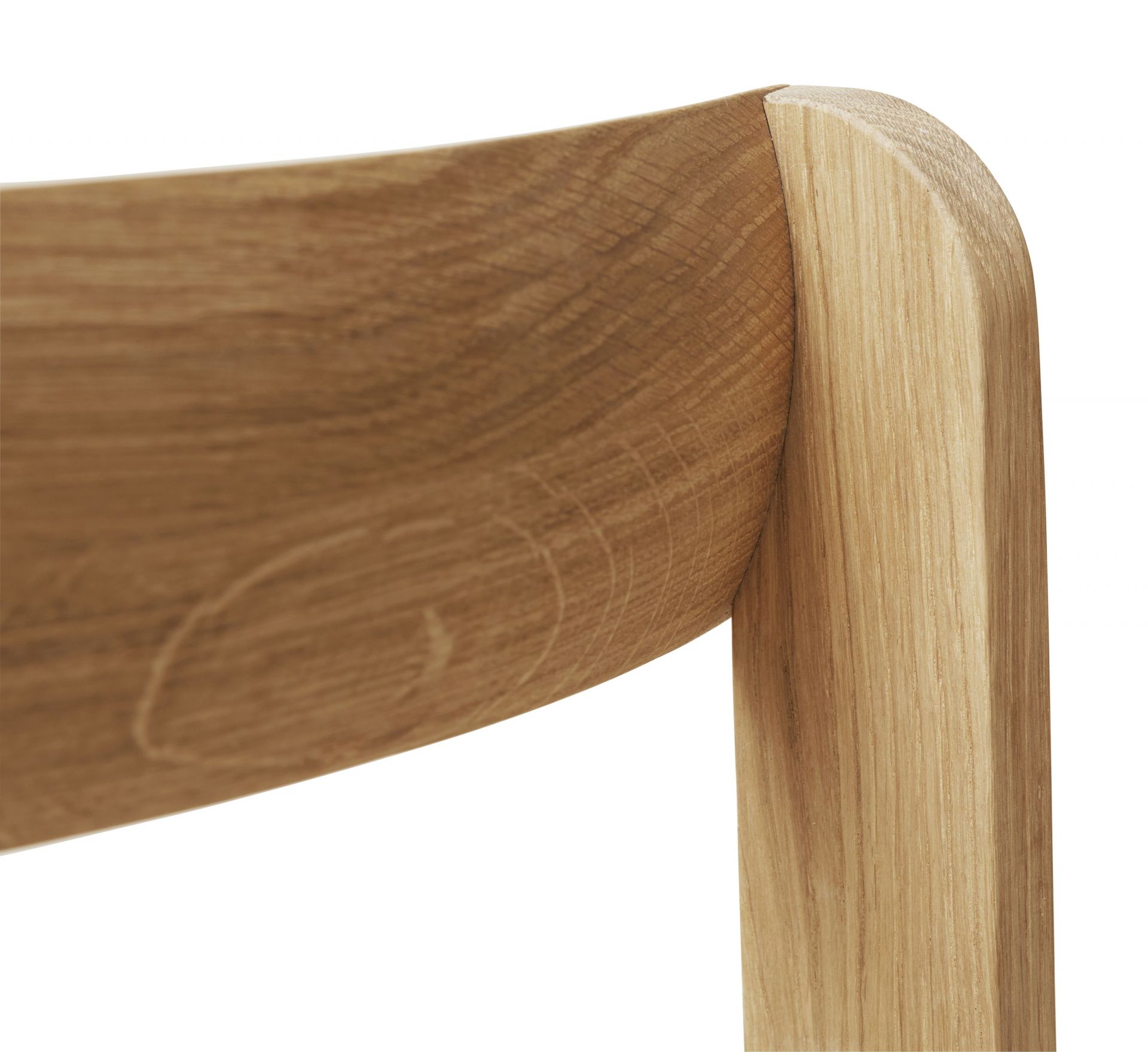 Detailaufnahme Blueprint Stuhl aus Eiche, weiß geölt. Holzstruktur und Verarbeitung sichtbar.