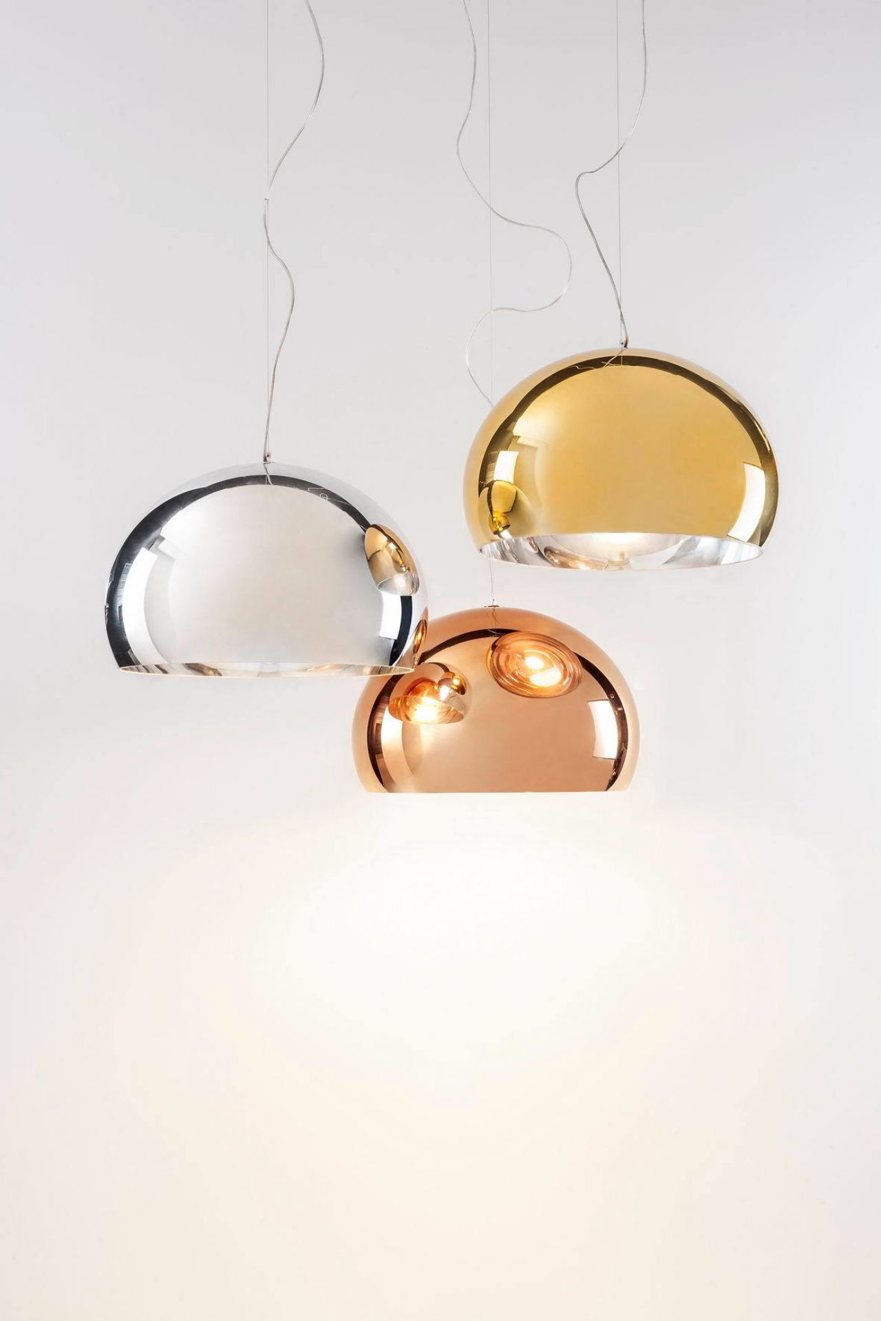 Fly Pendelleuchten von Kartell in Kupfer, Gold und Silber. Moderne Hängelampen für Wohnzimmer.