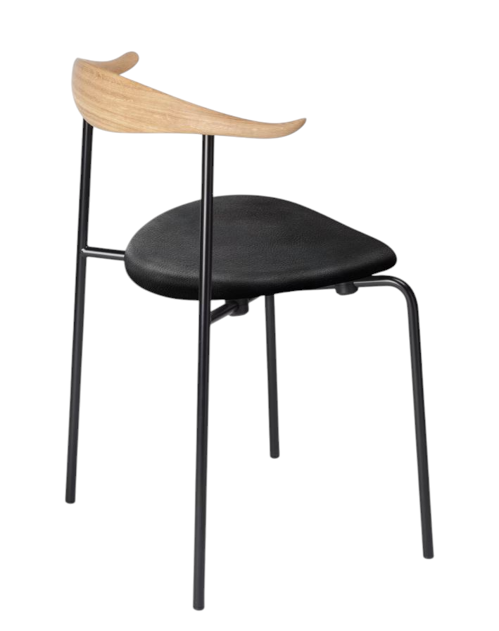 CH88P Stuhl von Carl Hansen mit schwarzem Lederpolster und hellem Holzrücken. Designstuhl.