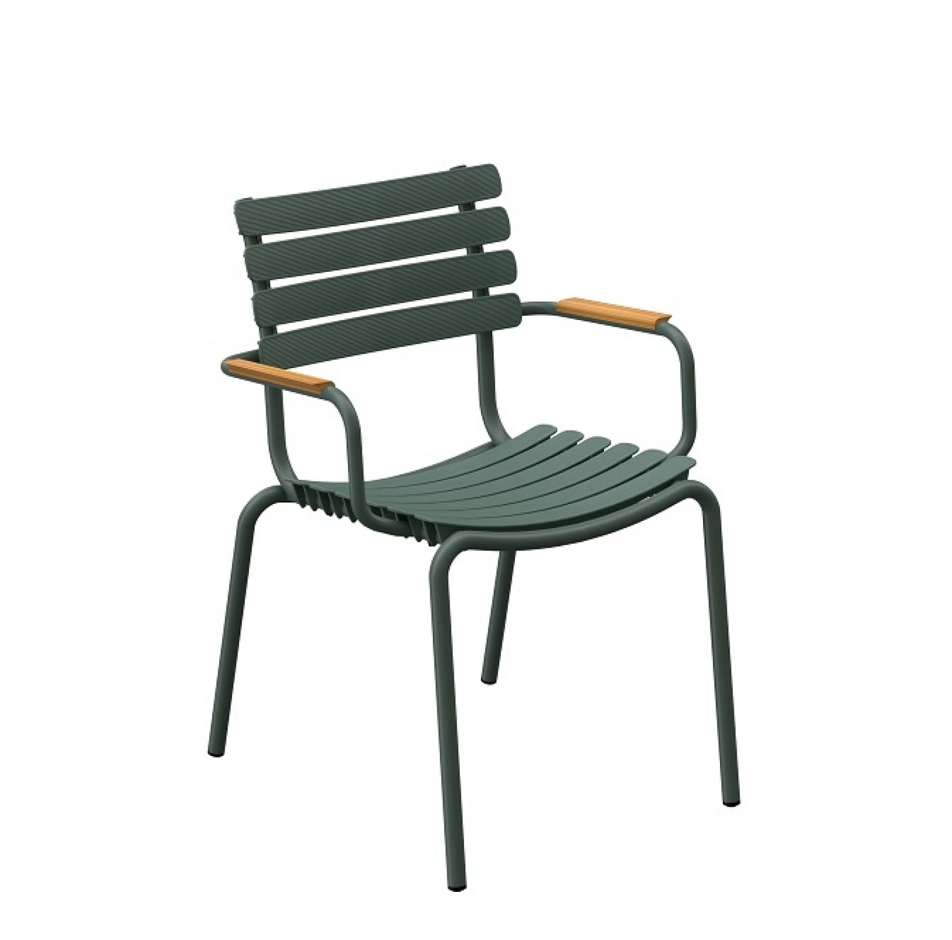Olivengrüner ReClips Outdoor Stuhl von Houe mit Bambus-Armlehnen, ideal für Garten und Terrasse.