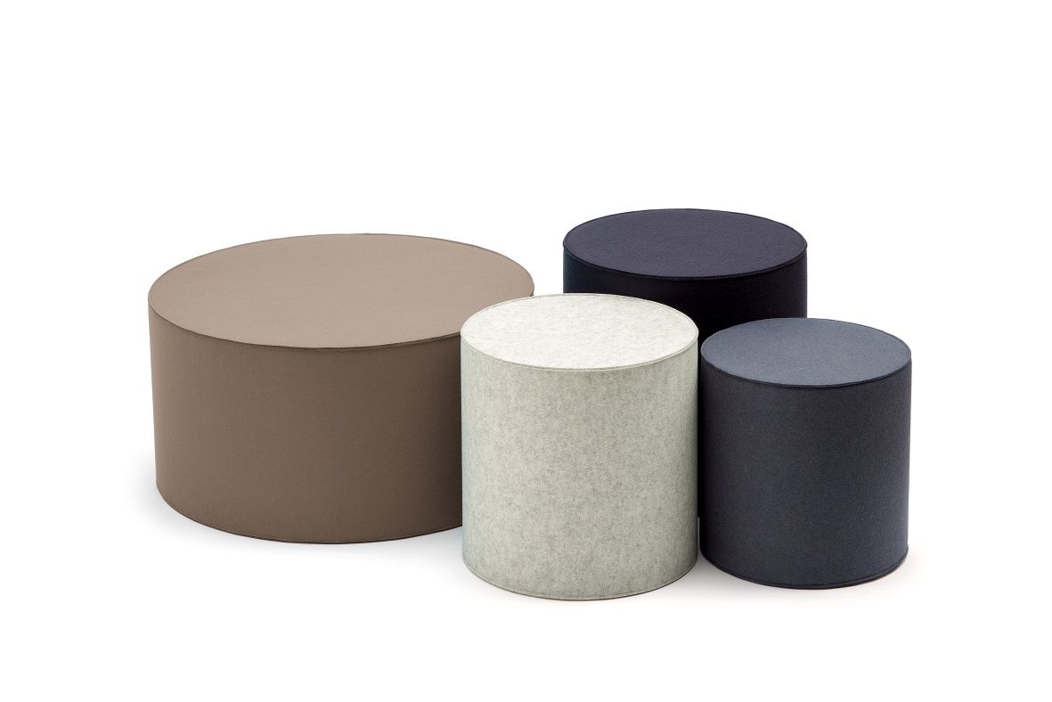 Big Rondo Sitzmöbel von Hey Sign: Runde Filzhocker in verschiedenen Größen und Farben.