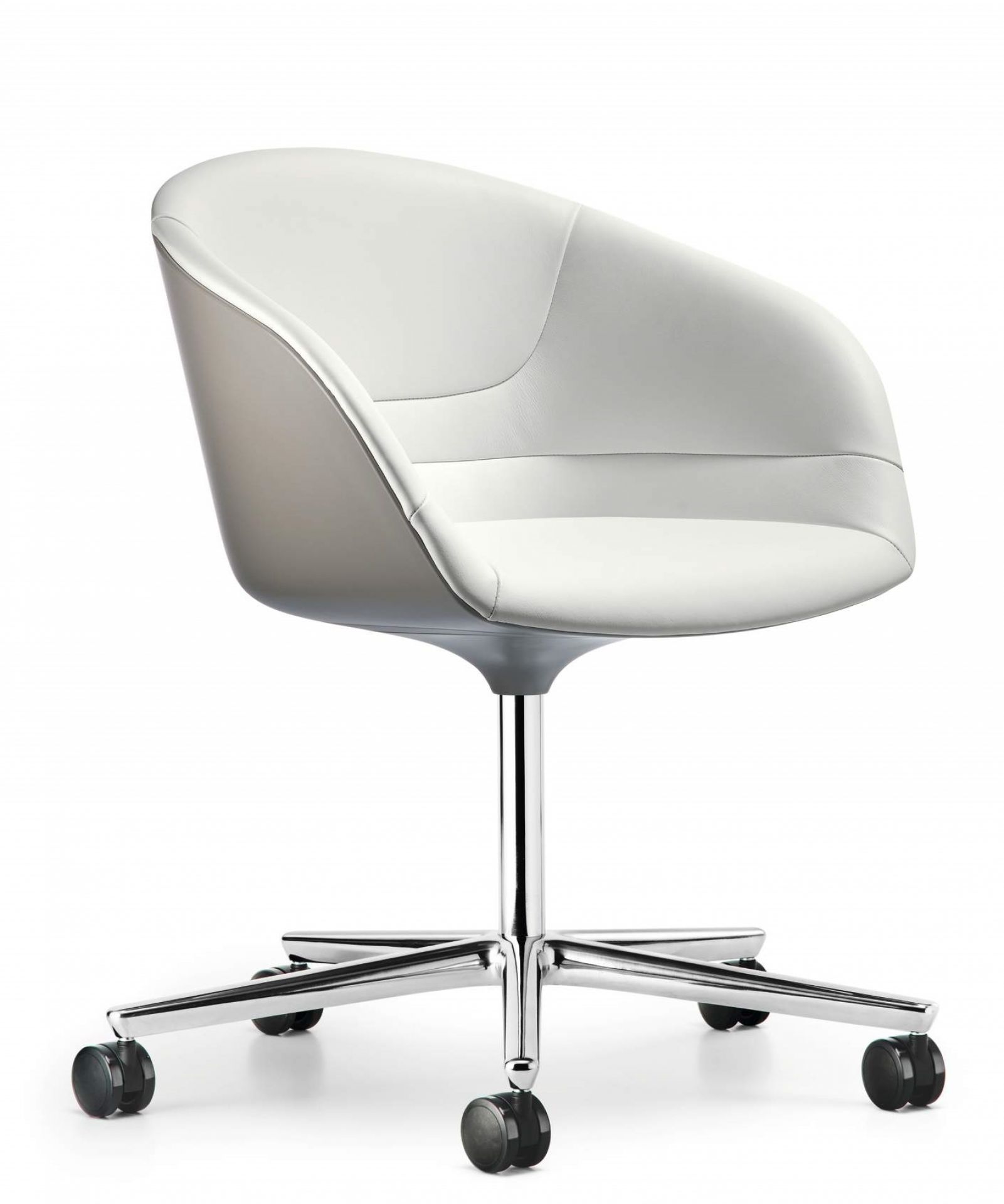 Weißer Kyo Sessel / Drehstuhl von Walter Knoll mit Chromfuß und Rollen.