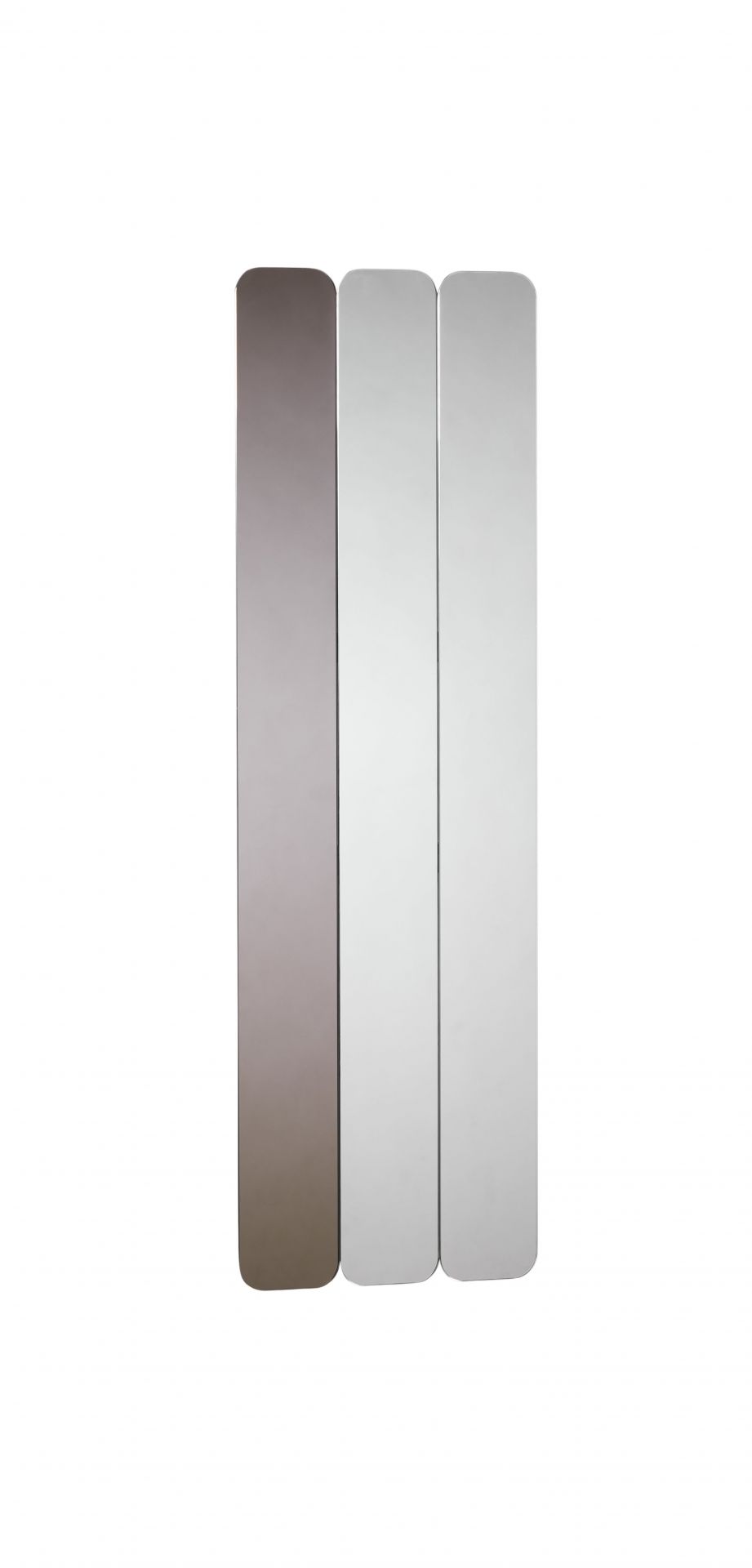 Logs 3 Spiegel von Woud: Drei schmale, rechteckige Wandspiegel in Grau und Silber. Modernes Design.