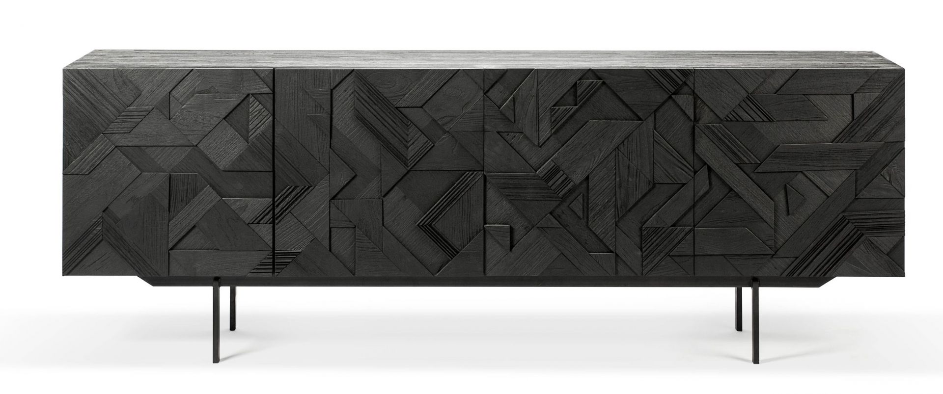 Schwarze Teak Anrichte von Ethnicraft mit grafischem Muster und filigranen Metallfüßen. Moderne Kommode für Wohnzimmer.