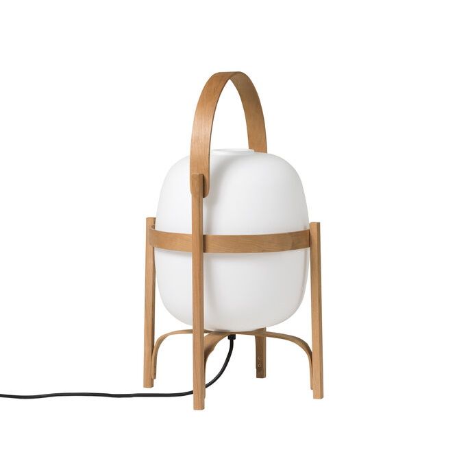 Cesta Tischleuchte von Santa & Cole: Weiße Laterne mit Holzgestell und Tragegriff.