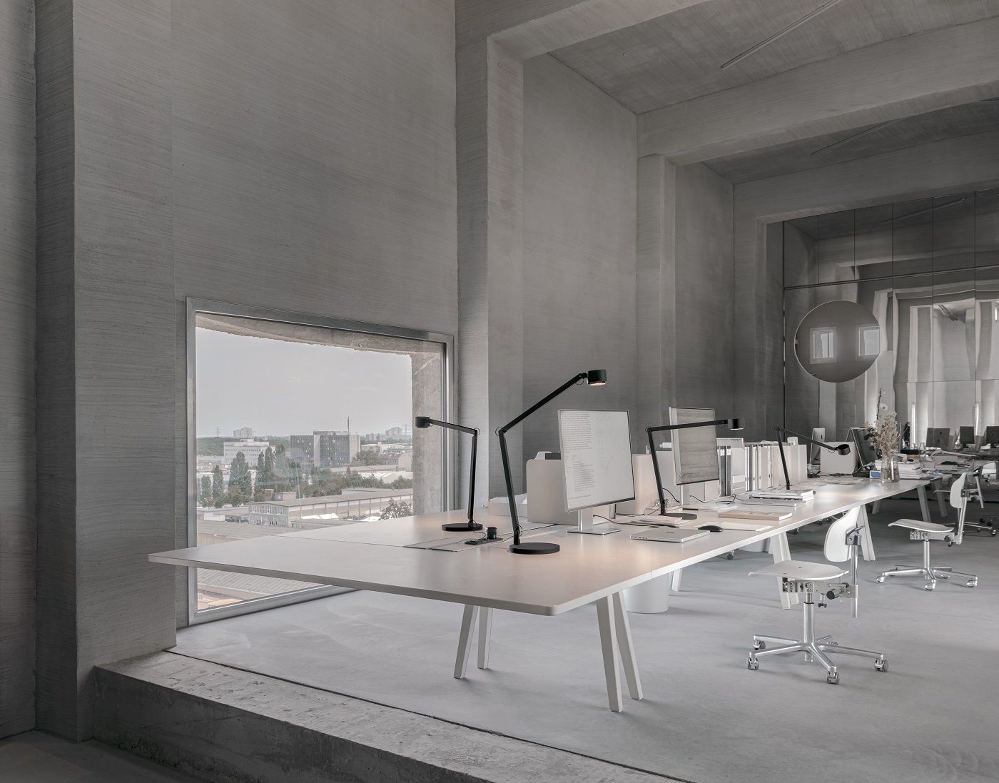 w227 Winkel alu Base Tischleuchte wästberg