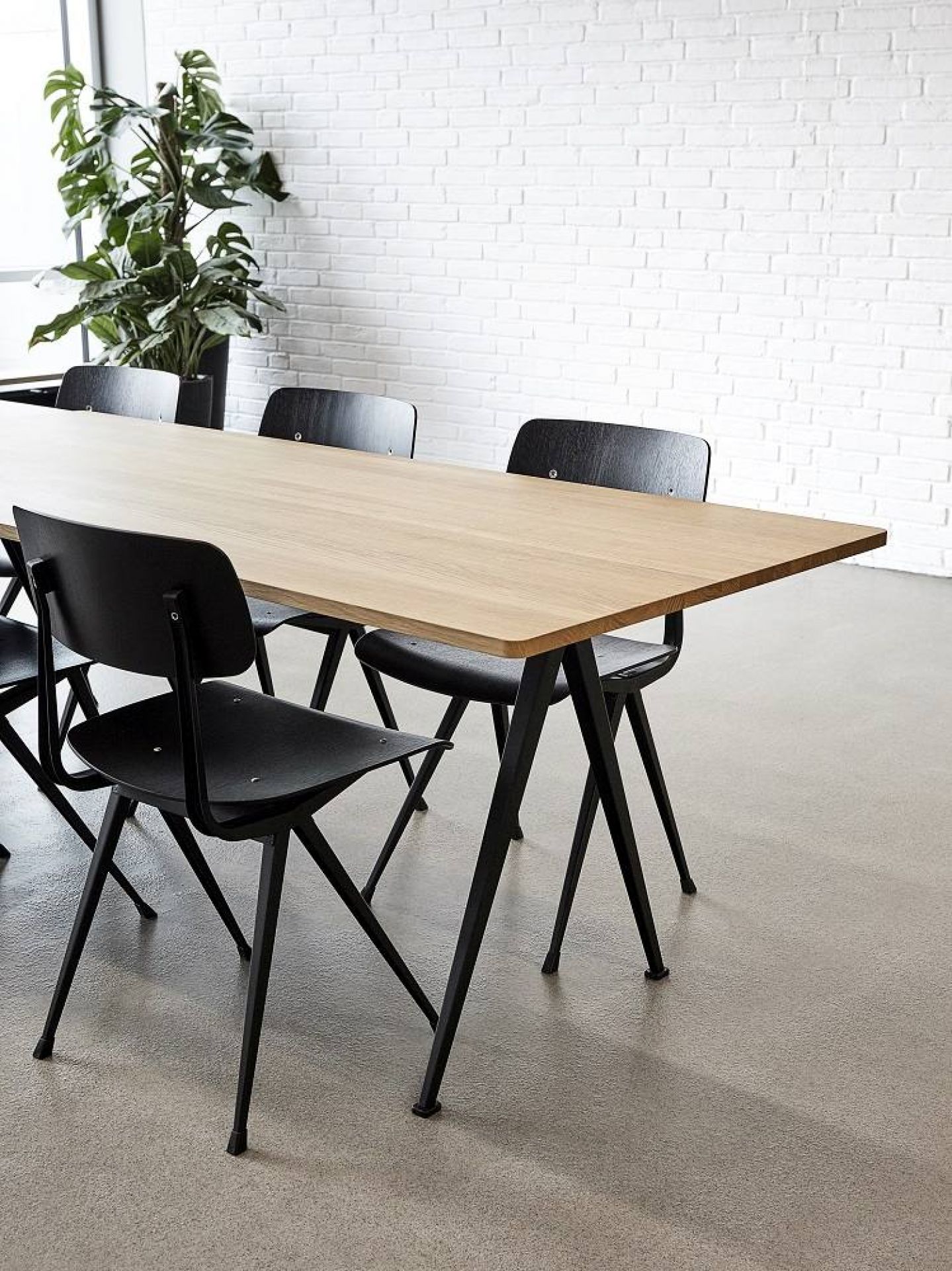 Pyramid Table 02 Esstisch Hay Eiche geräuchert schwarz B 190 x T 85