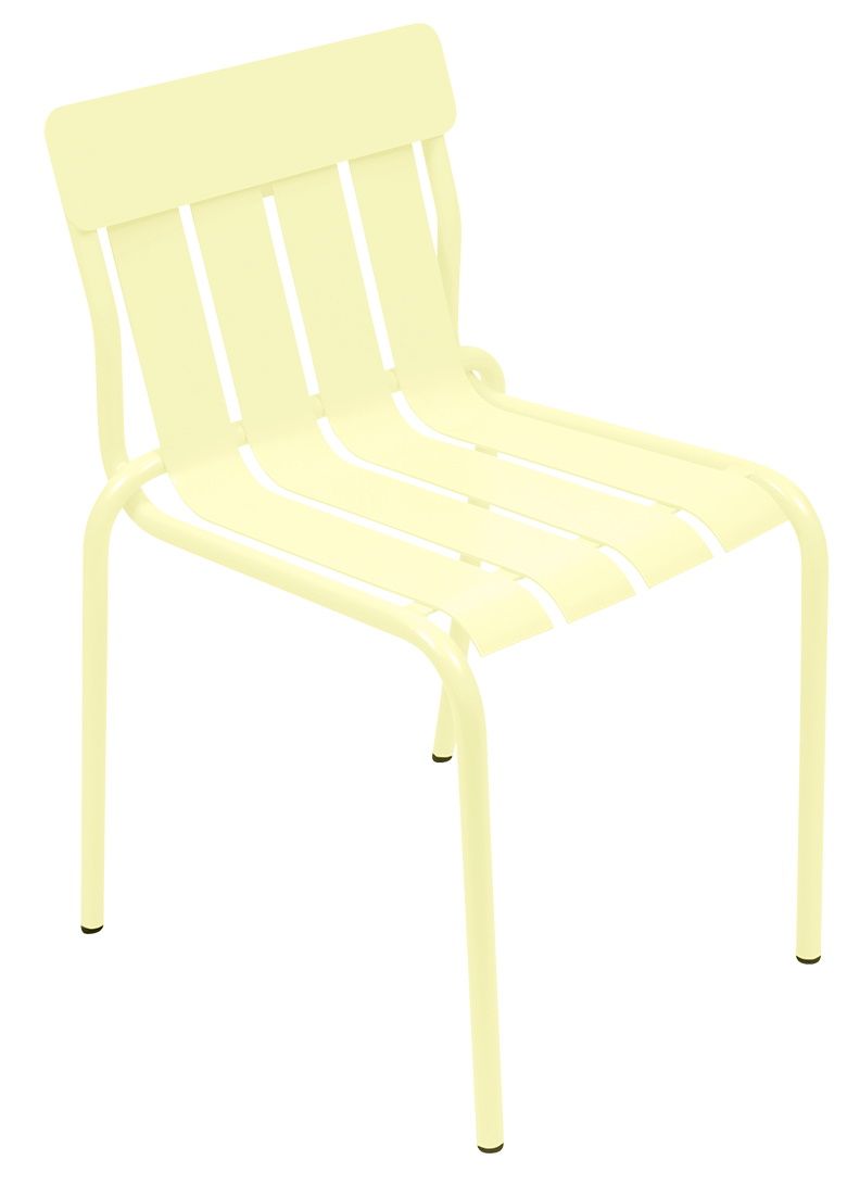 Gelber Stripe Chair Stuhl von Fermob für den Außenbereich, Gartenmöbel mit Streifenmuster.