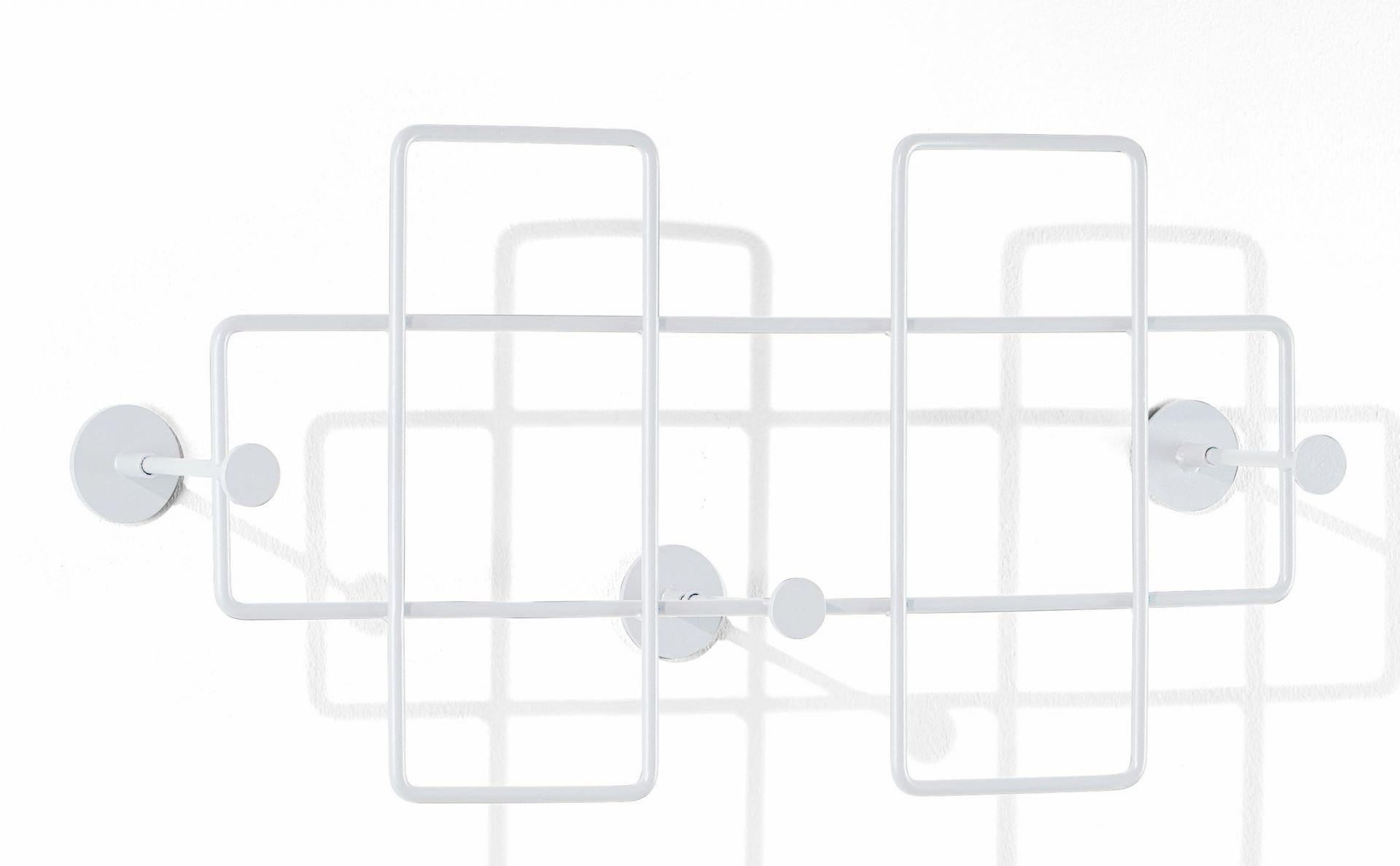 Weiße Bazar Wandgarderobe von Richard Lampert, moderne Garderobe aus Metall für Flur und Diele.