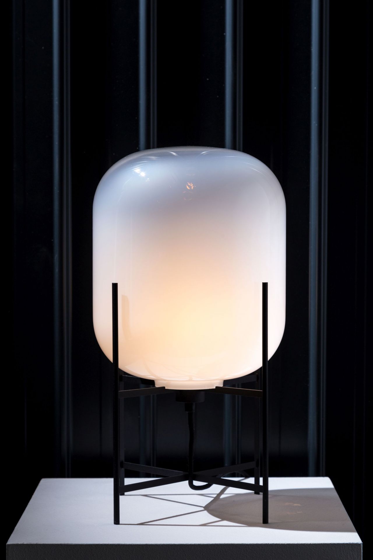 Oda Small Tischleuchte rauchgrau satiniert Pulpo