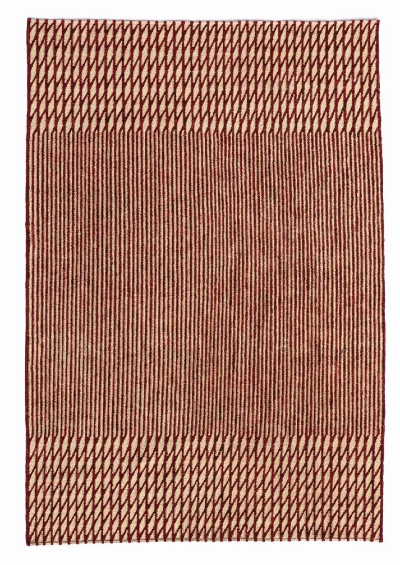 Roter Blur Teppich von Nanimarquina (170x240 cm) mit abstraktem, geometrischem Muster. Hochwertiger Design Teppich.