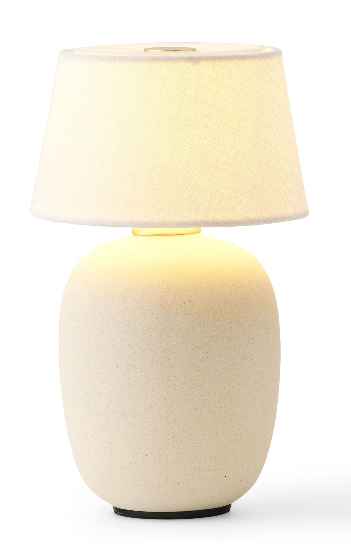 Audo Torso Tischleuchte in Sandbeige, eine tragbare Akku-Leuchte mit Stoffschirm, modernes Design.