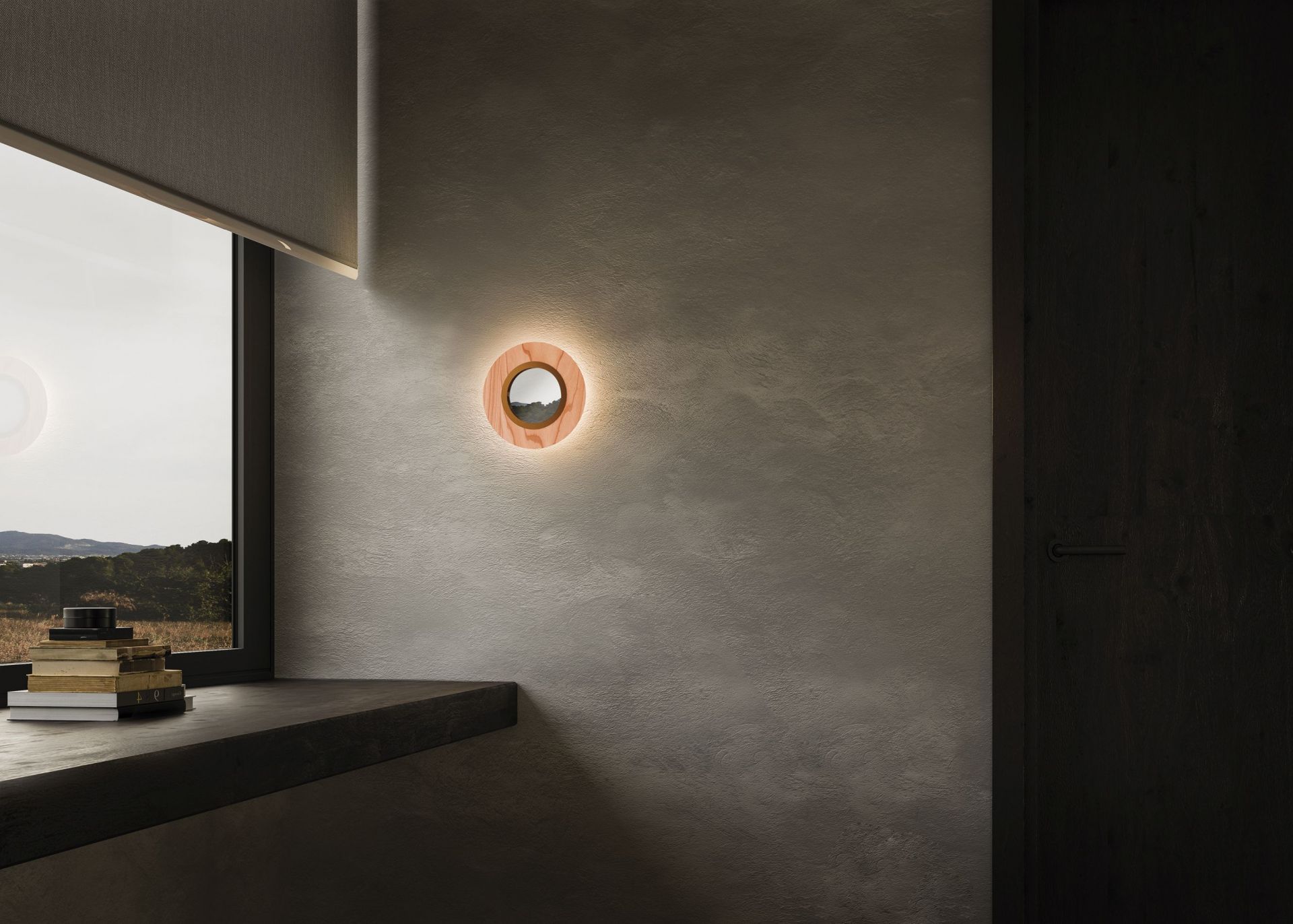 Lens LED Wandleuchte von LZF Lamps, runder Metallring in elfenbeinweiß und hellrosa an Wand.