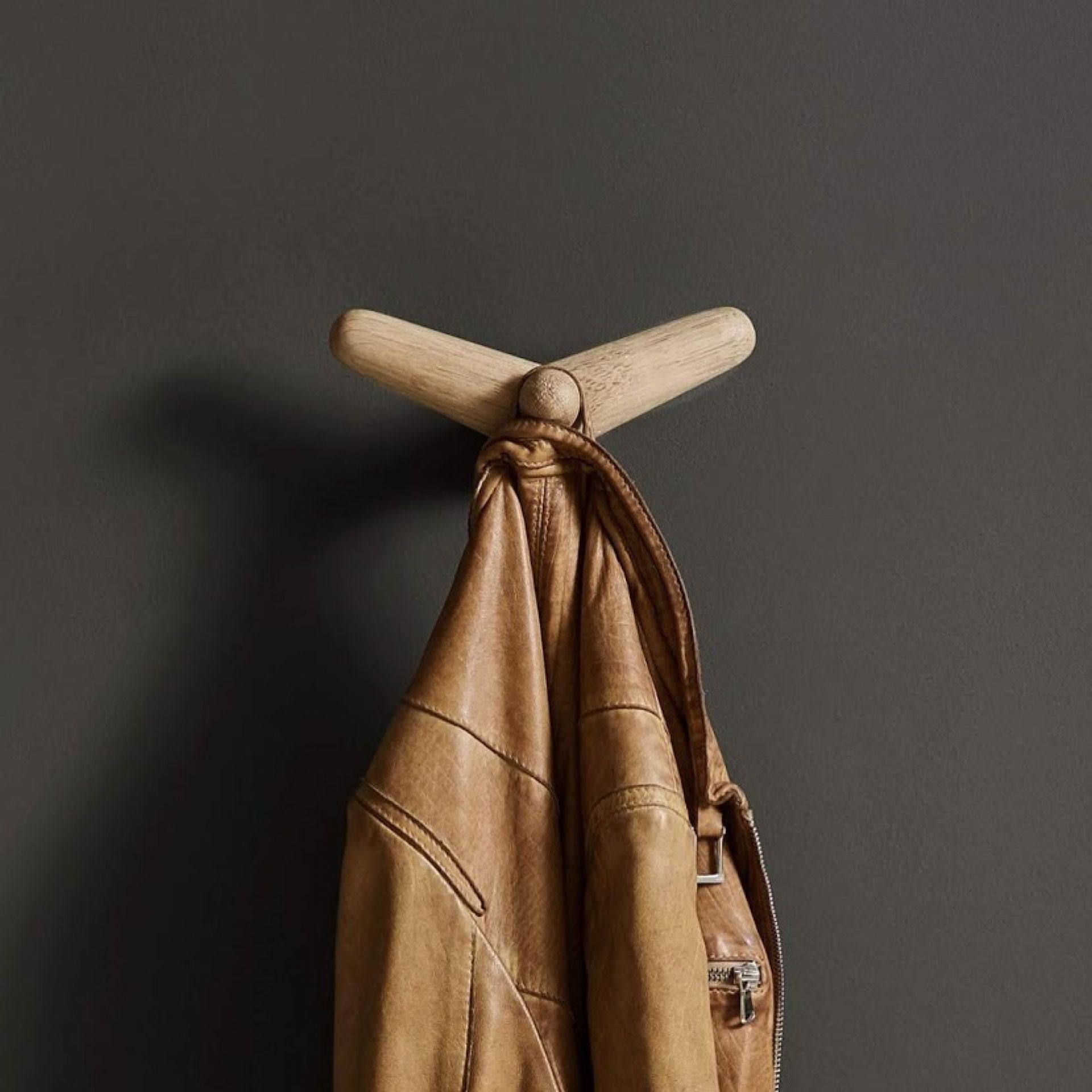 Tail Wing Haken Small Schwarz Lackierte Birke Woud EINZELSTÜCK