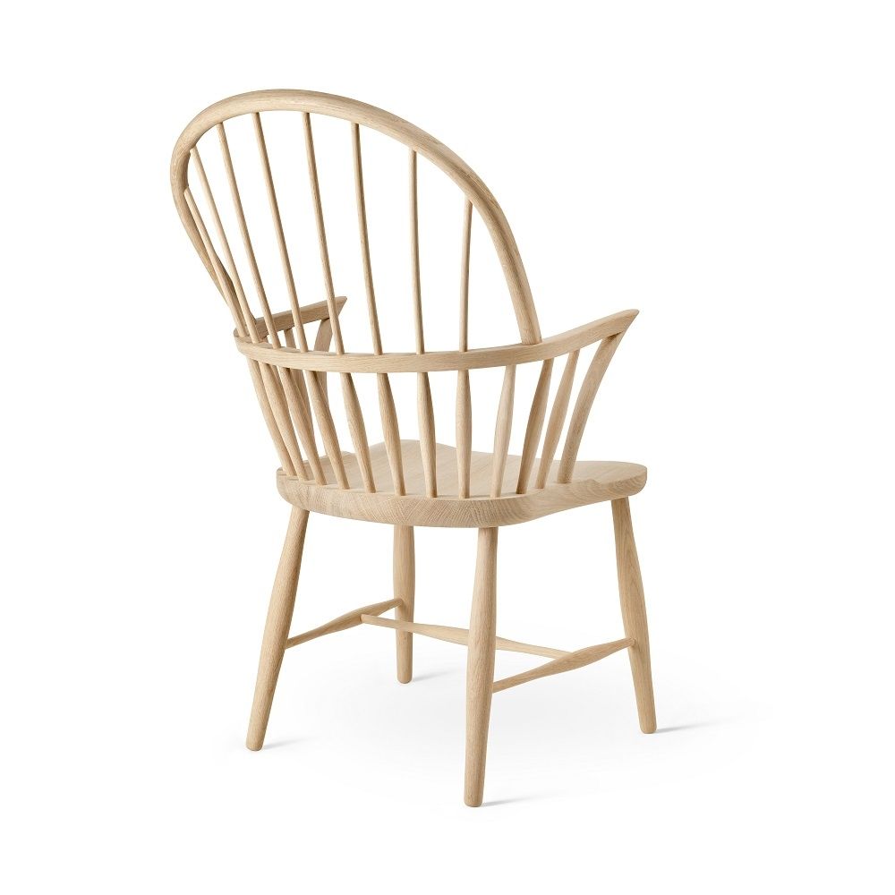 FH38 Windsor Chair von Carl Hansen & Søn: Holzstuhl mit Armlehnen und Sprossenlehne.