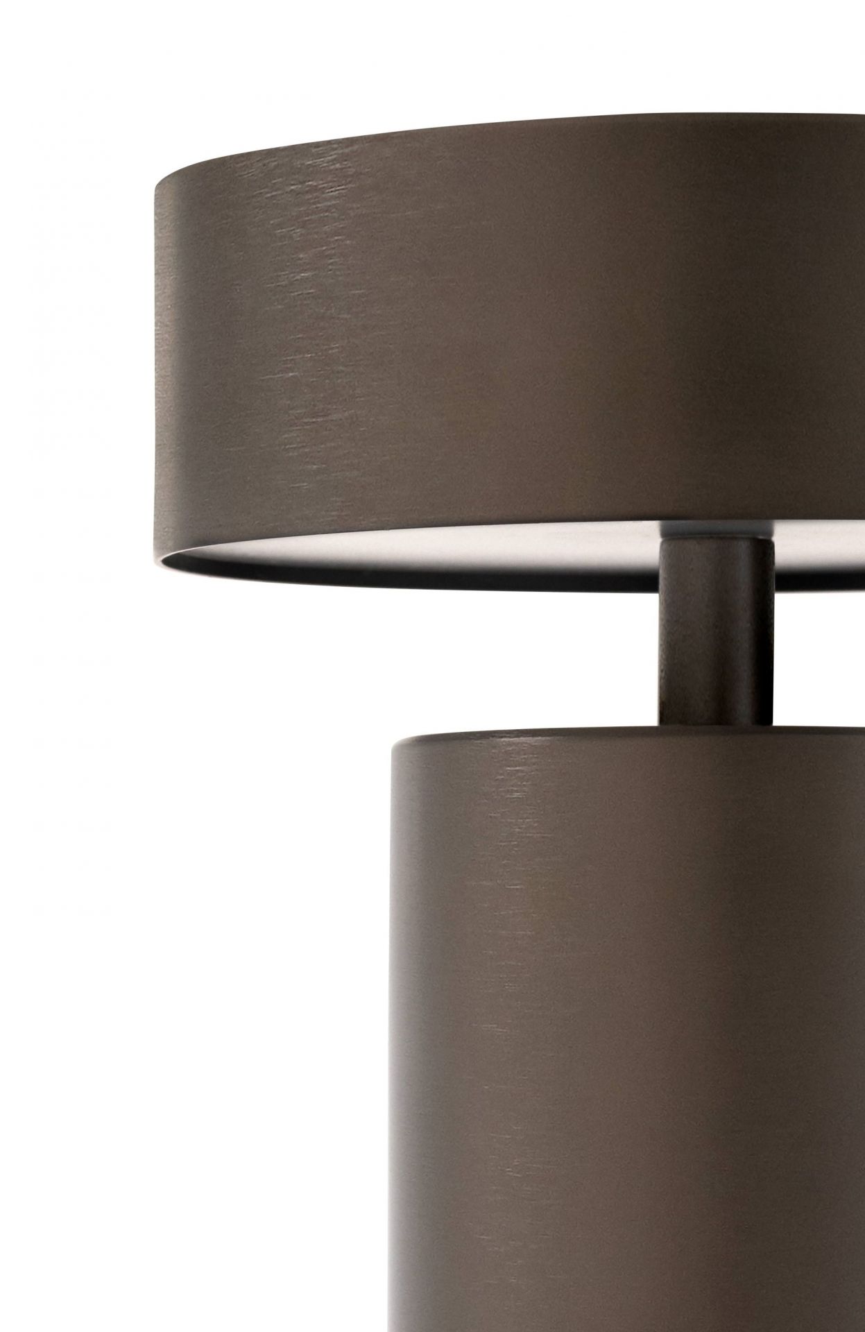 Detailaufnahme der Audo Column Tischleuchte in Bronze, tragbare Lampe für den Innenbereich.